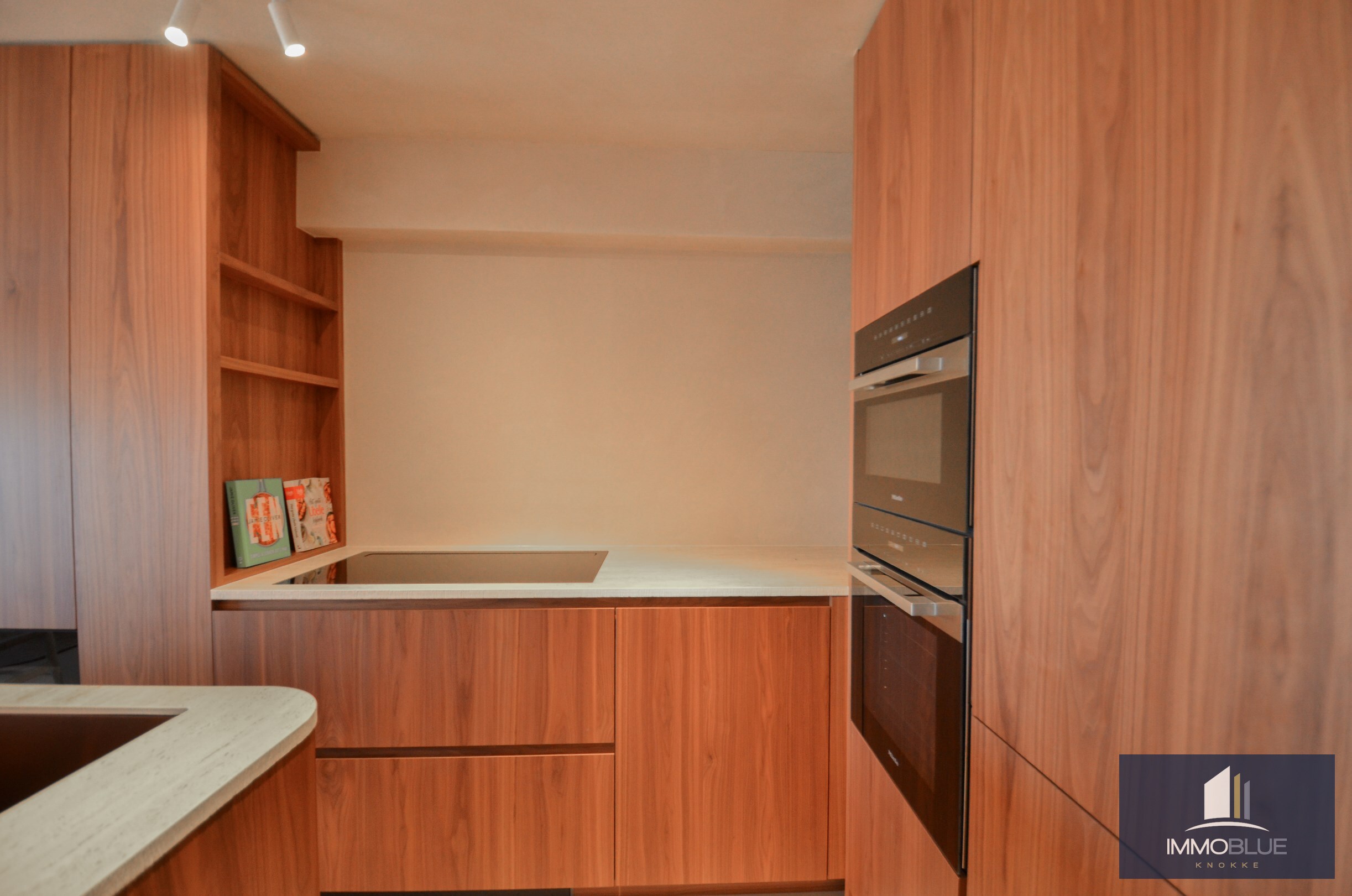 Appartement enti&#232;rement r&#233;nov&#233; avec vue frontale sur la mer. 
