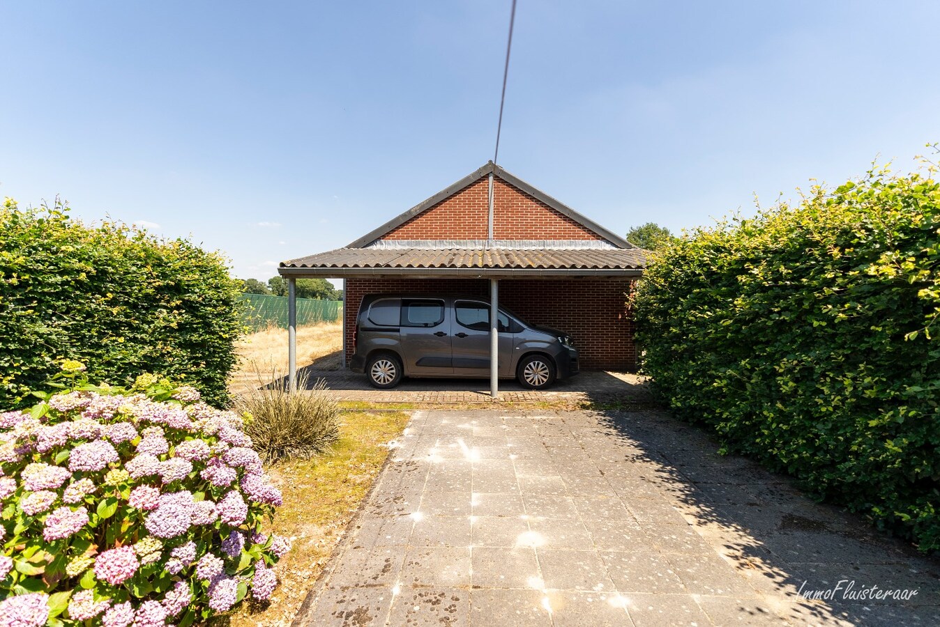 Charmante woning met paardenstallen op ca. 80 are te Peer 