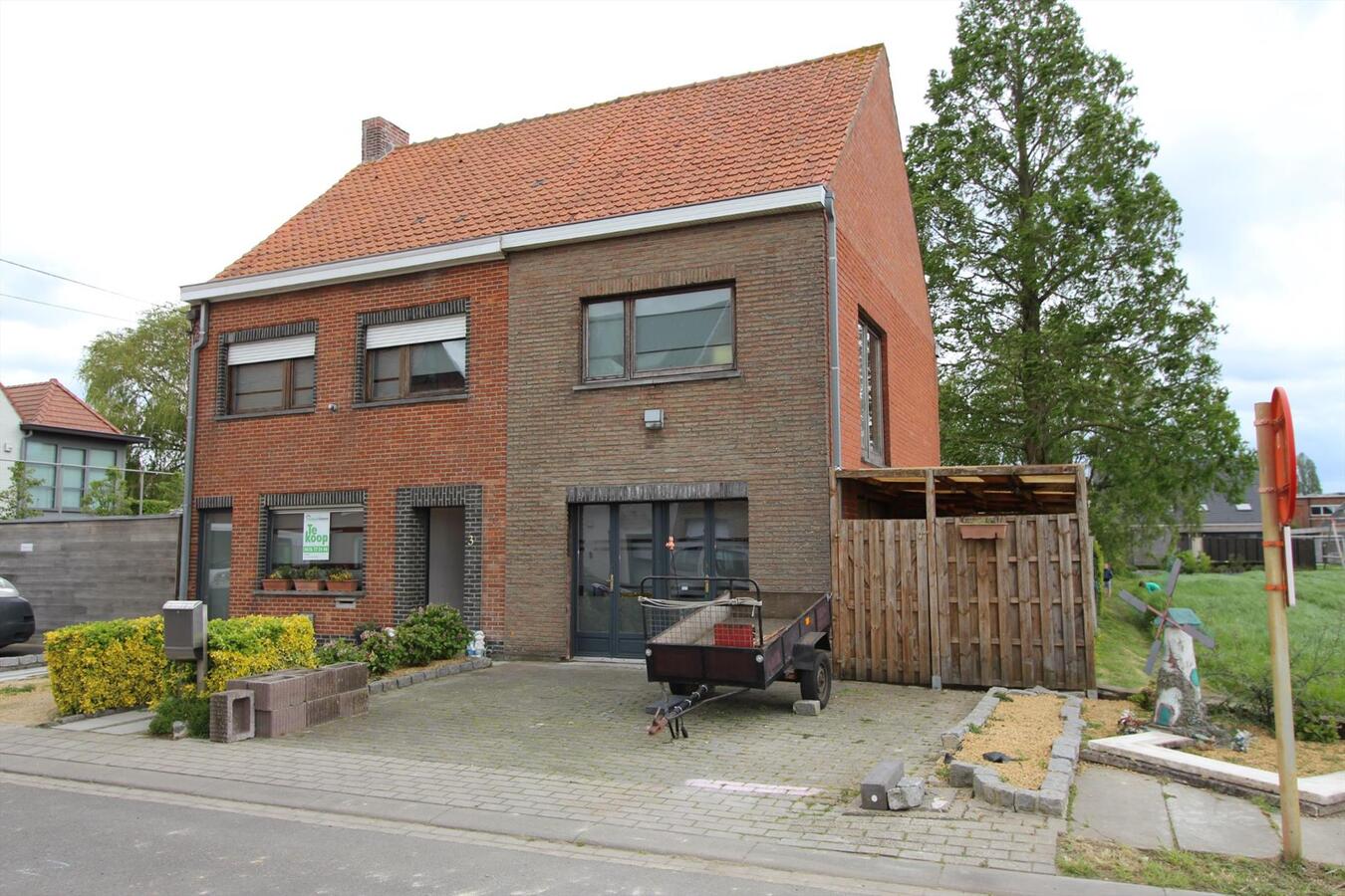 Rustig gelegen woning met 4 slaapkamers en tuin en landelijk uitzicht te Eernegem 