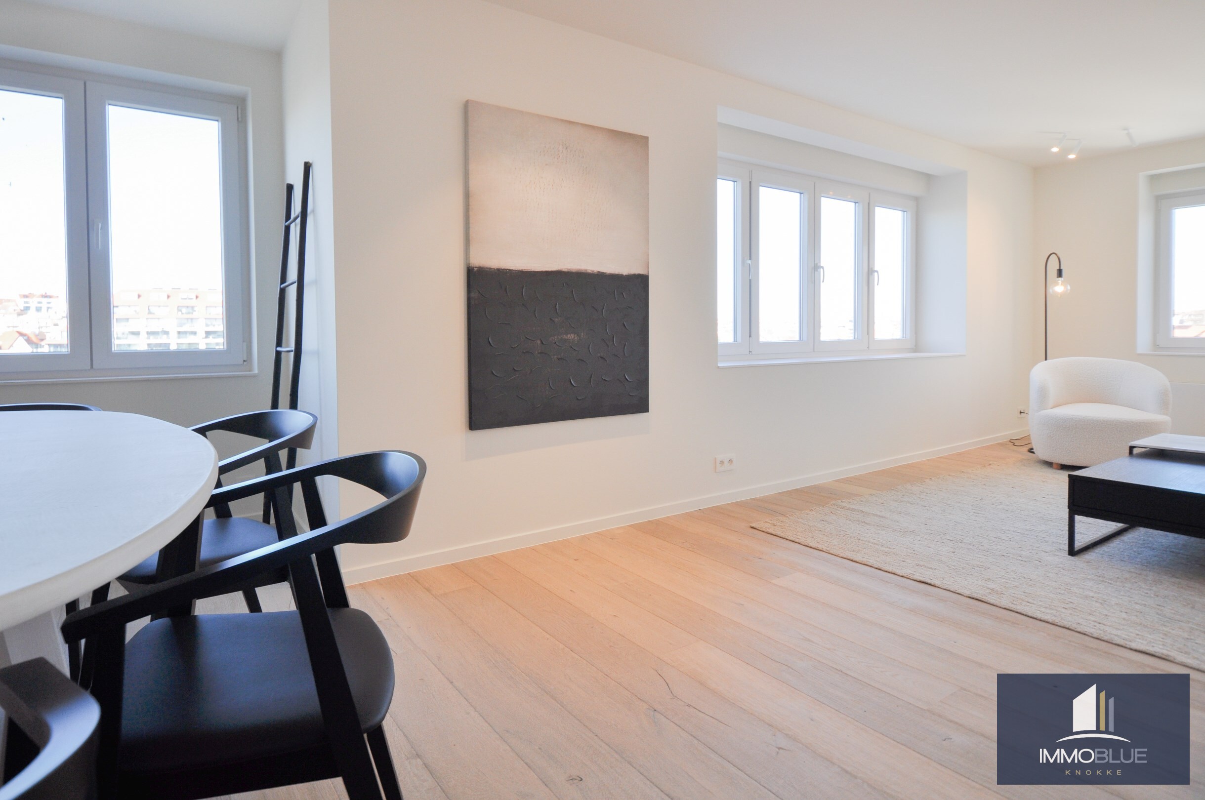 Appartement enti&#232;rement r&#233;nov&#233; et situ&#233; au calme, offrant une vue magnifique sur le Zegemeer. 