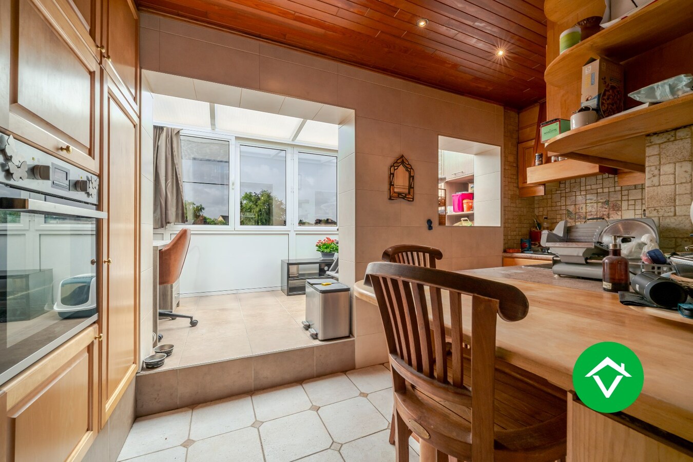 Charmante gezinswoning met twee slaapkamers en afgesloten garagebox te Sint-Kruis (Brugge) 