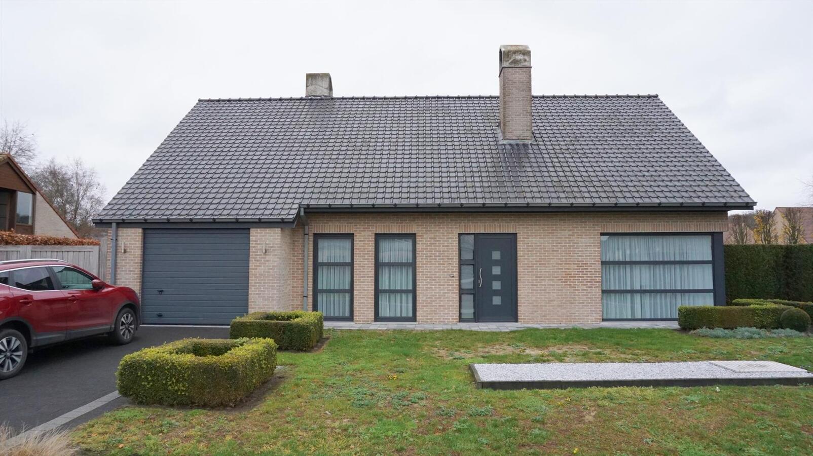 Mooie gezinswoning met vier slaapkamers, rustig gelegen 