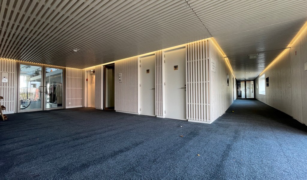 Gerenoveerde loftkantoren in Hangar 26 in Antwerpen