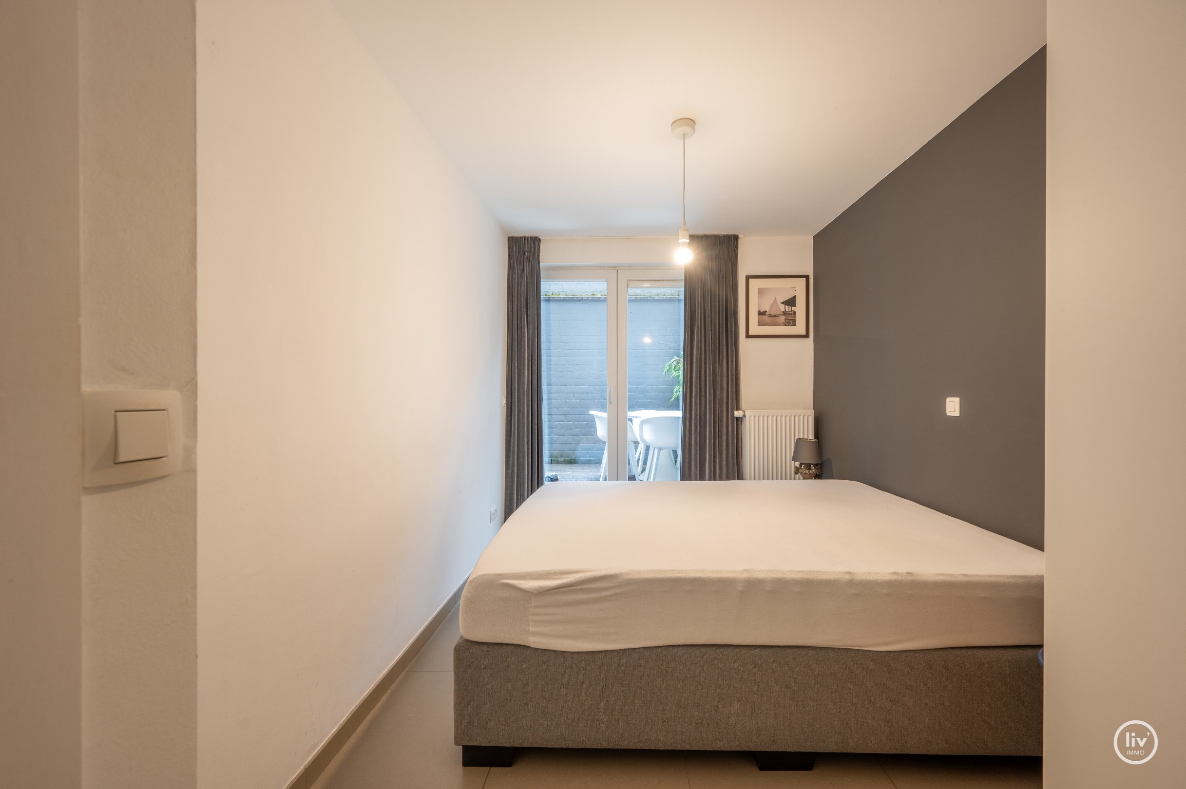 Rez-de- chaus&#233;e agr&#233;able avec 2 chambres &#224; coucher et cour situ&#233; &#224; Knokke. 