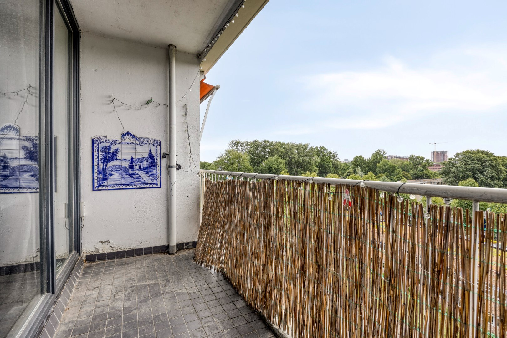 Leuk 3-kamer appartement op de bovenste verdieping, met prachtig uitzicht vanaf maar liefst 2 balkons! 