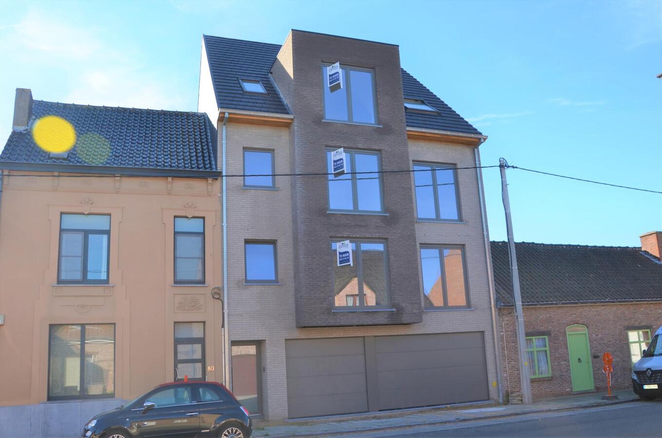 Lichtrijk nieuwbouw appartement met 2 slaapkamers, ruim terras en garage 