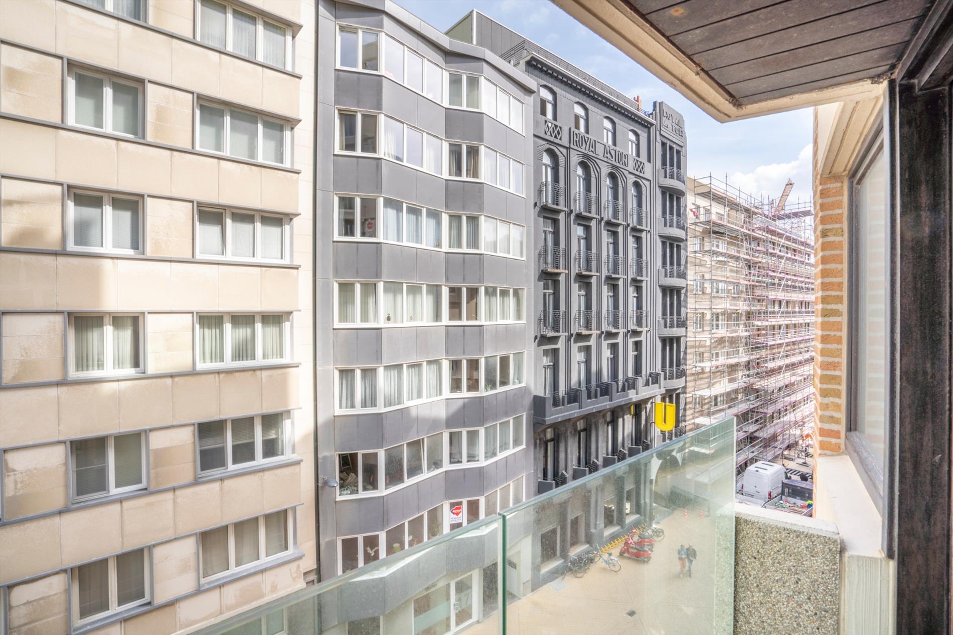 MOOIE STUDIO MET ZIJDELINGS ZEEZICHT IN CENTRUM OOSTENDE 