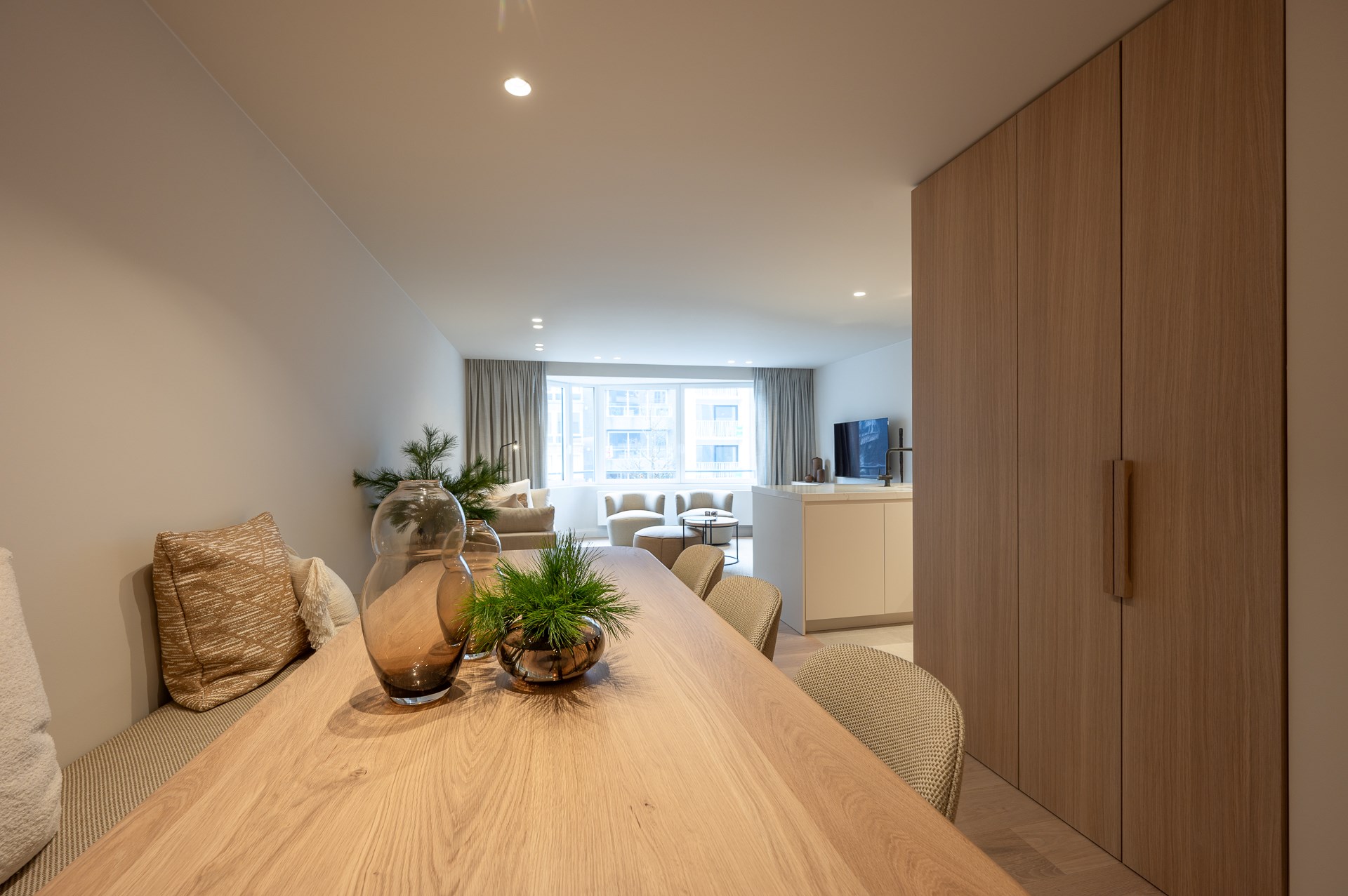 Appartement de 3 chambres r&#233;nov&#233; avec go&#251;t, situ&#233; au centre de l&#39;avenue Lippens &#224; Knokke. 