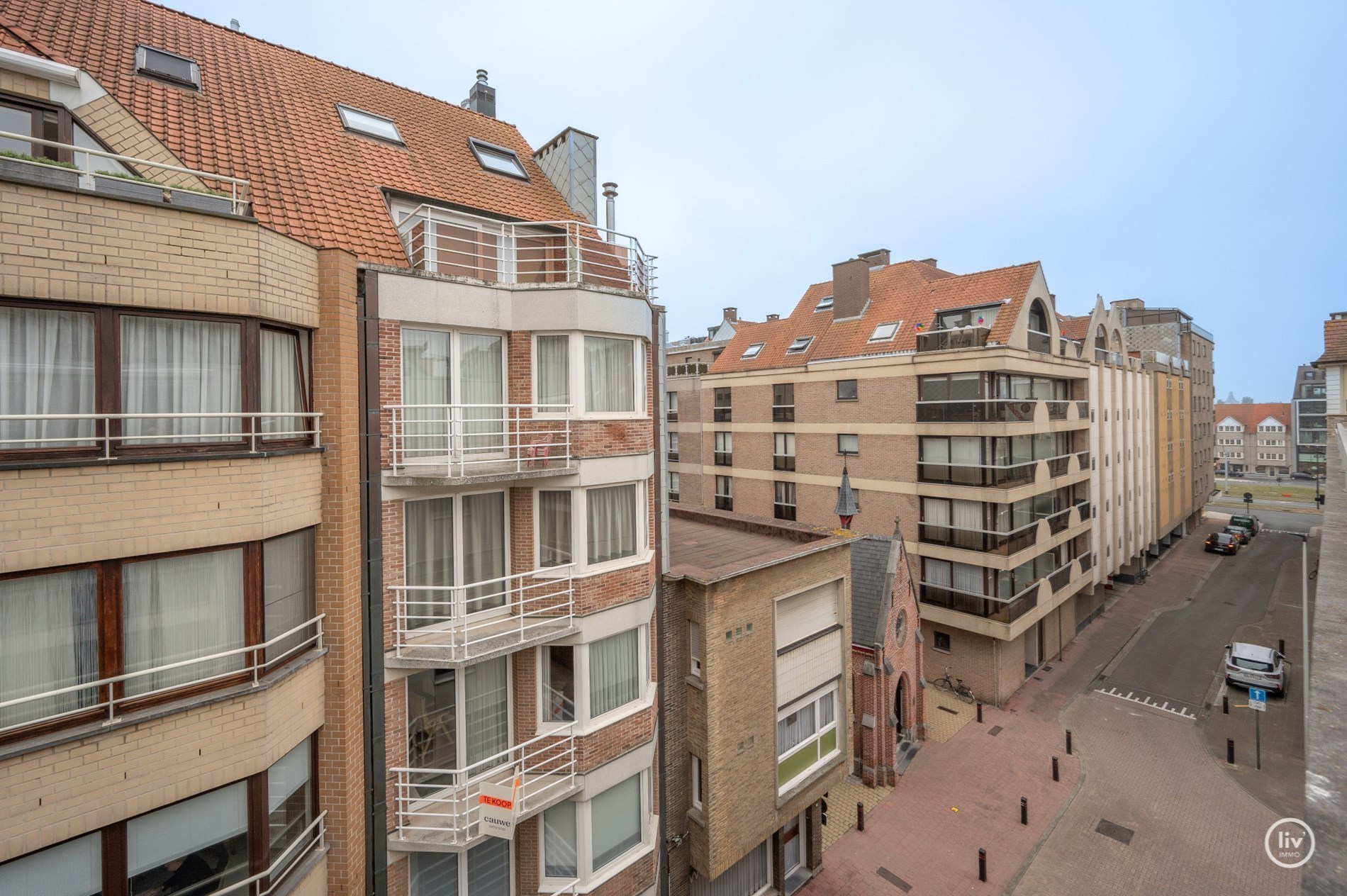 Penthouse enti&#232;rement r&#233;nov&#233; avec grande terrasse ensoleill&#233;e &#224; Knokke-Heist. 