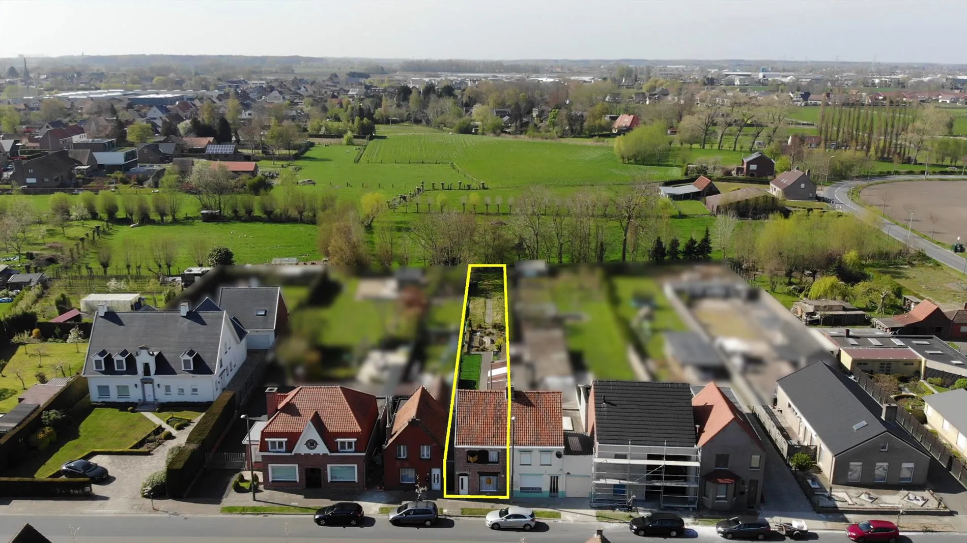 Te renoveren woning op 534m² met grote zonnige tuin te Veldegem