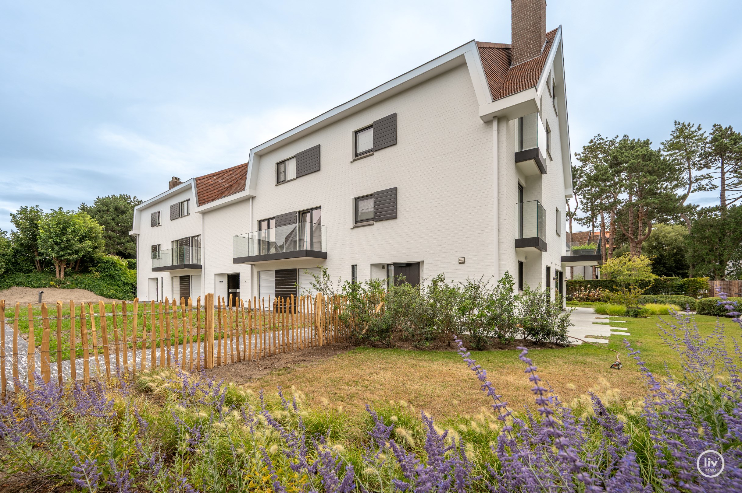Magnifiek tuinappartement met zonovergoten tuin in het hart van het Zoute. 