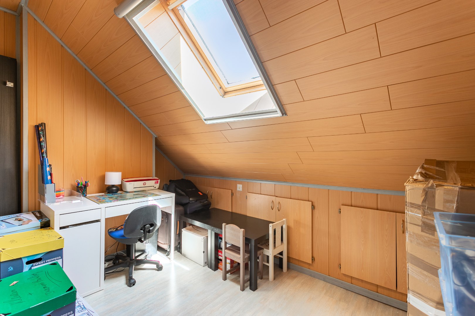 Instapklare woning met 3 slaapkamers, bureau en tuin in Halle 