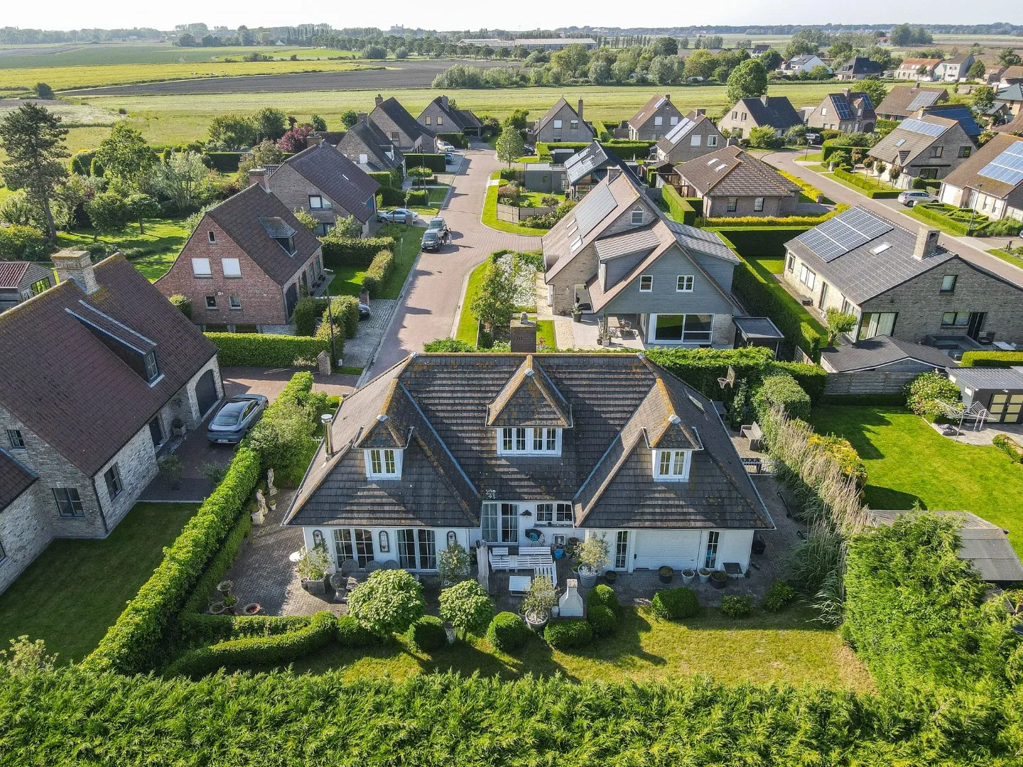 Ruime villa met prachtige tuin, garage en 3 slaapkamers 