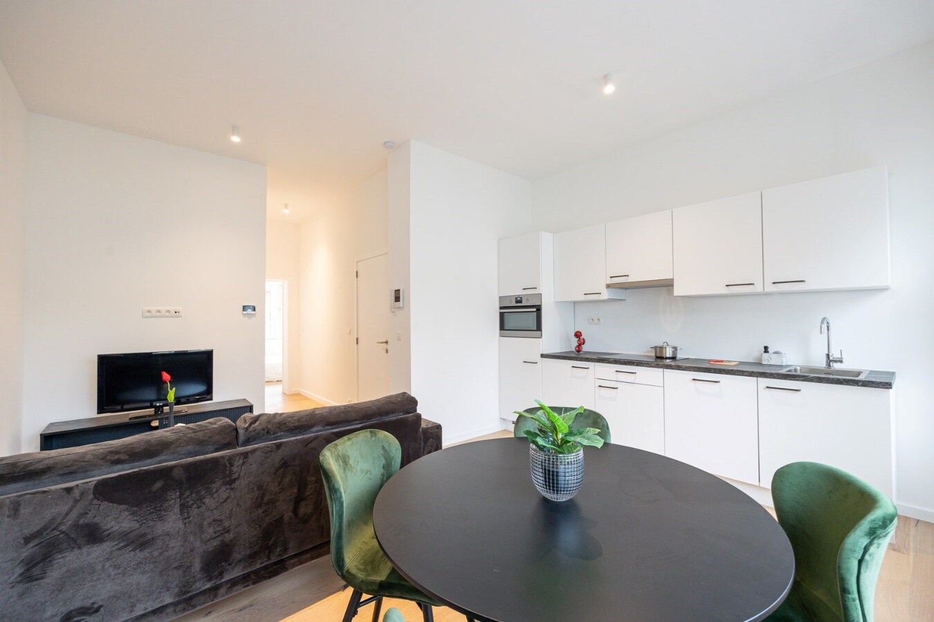 Volledig gerenoveerd gebouw met 3 appt. te Borgerhout! 