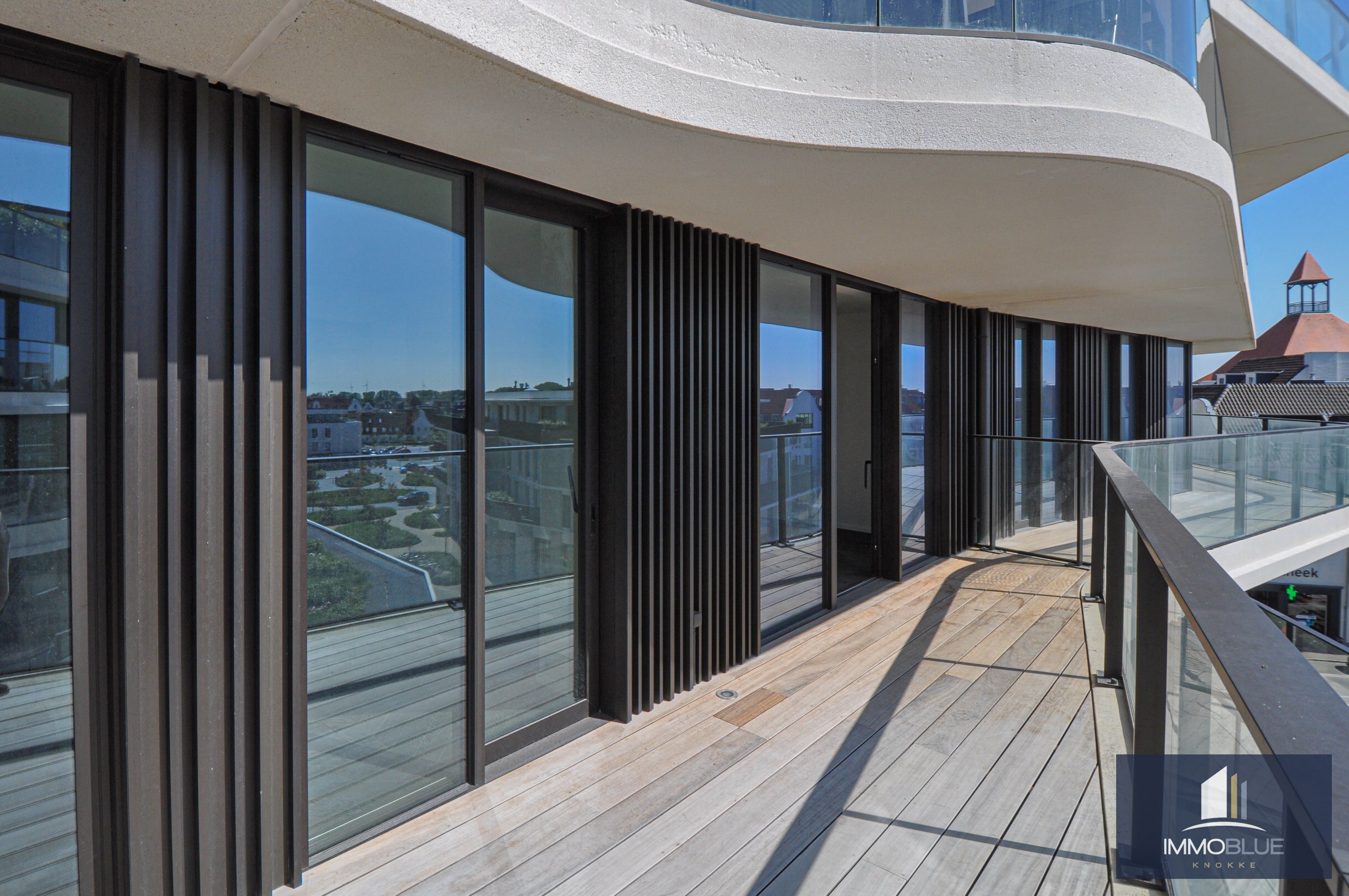 Appartement met een ruim zonnig terras gelegen in The Tower. 