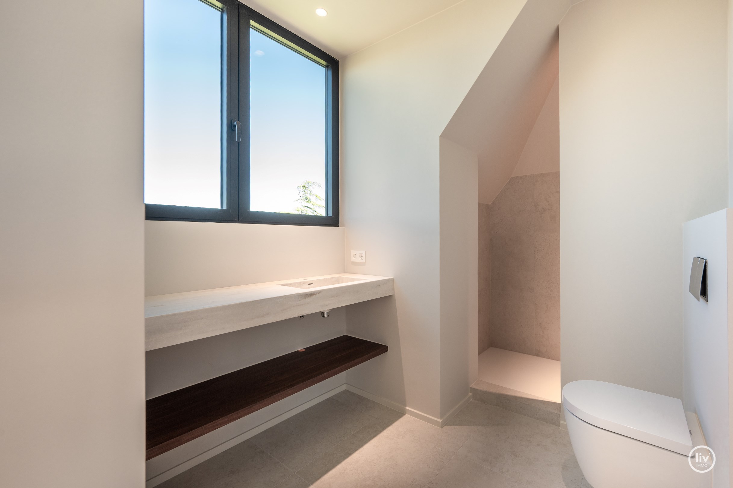 Journ&#233;e portes ouvertes samedi 4/07 de 14h &#224; 16h. Villa neuve exclusive avec piscine et jardin orient&#233; sud sur un grand terrain de 1.071m2. 