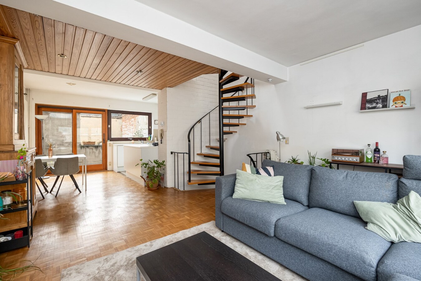 Woning met 2 slaapkamers, garage en terras 