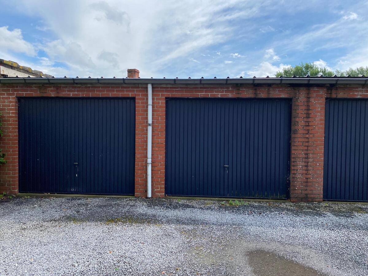 Appartement met 2 slaapkamers en garage in centrum Koekelare 