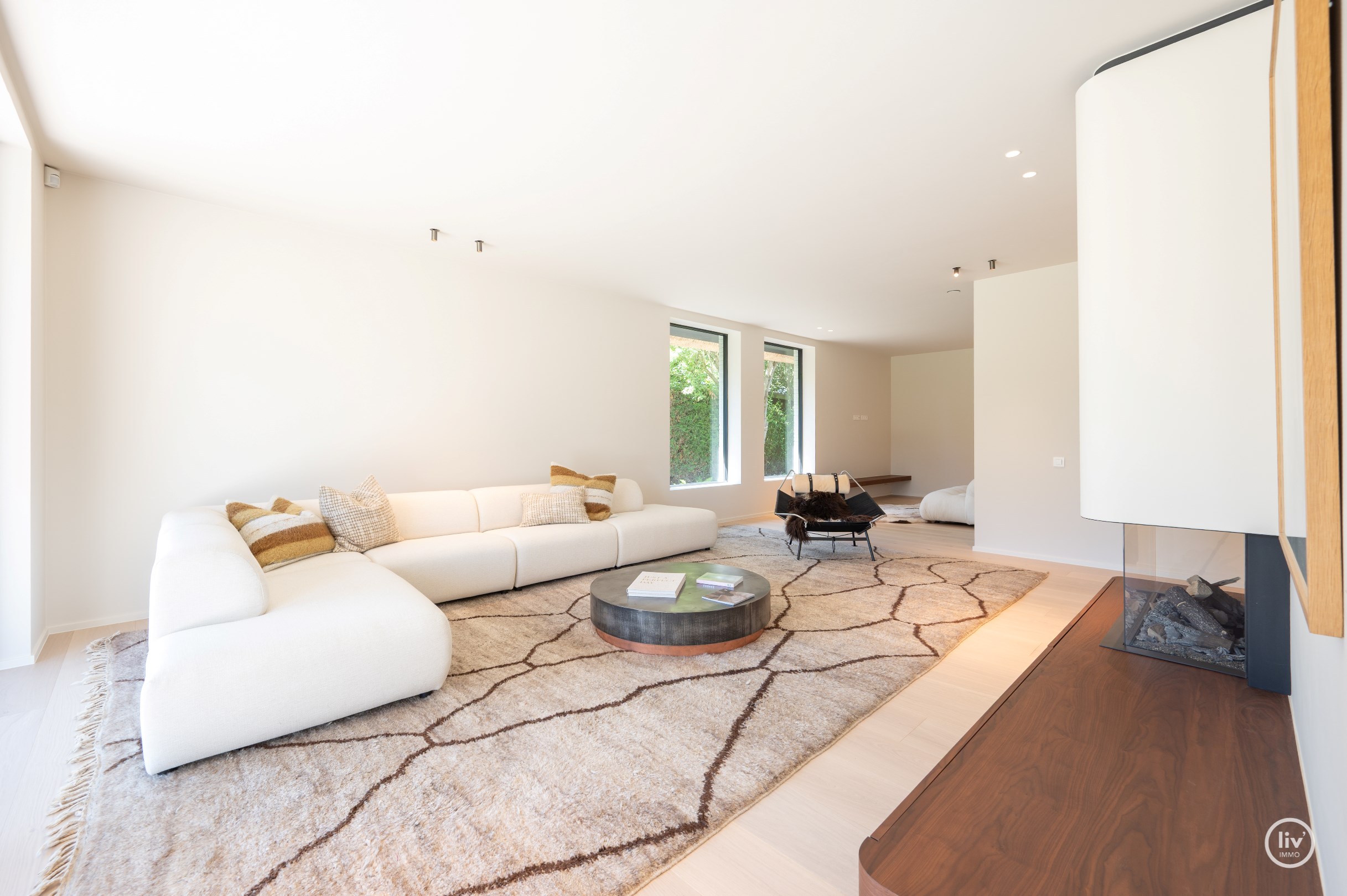 Journ&#233;e portes ouvertes samedi 4/07 de 14h &#224; 16h. Villa neuve exclusive avec piscine et jardin orient&#233; sud sur un grand terrain de 1.071m2. 