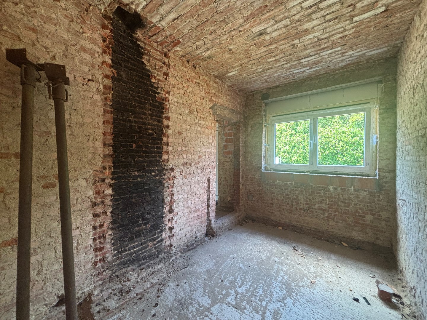 Ruime cascowoning met 4 slpk. op zuidgericht perceel van 9a 35ca in Mol 