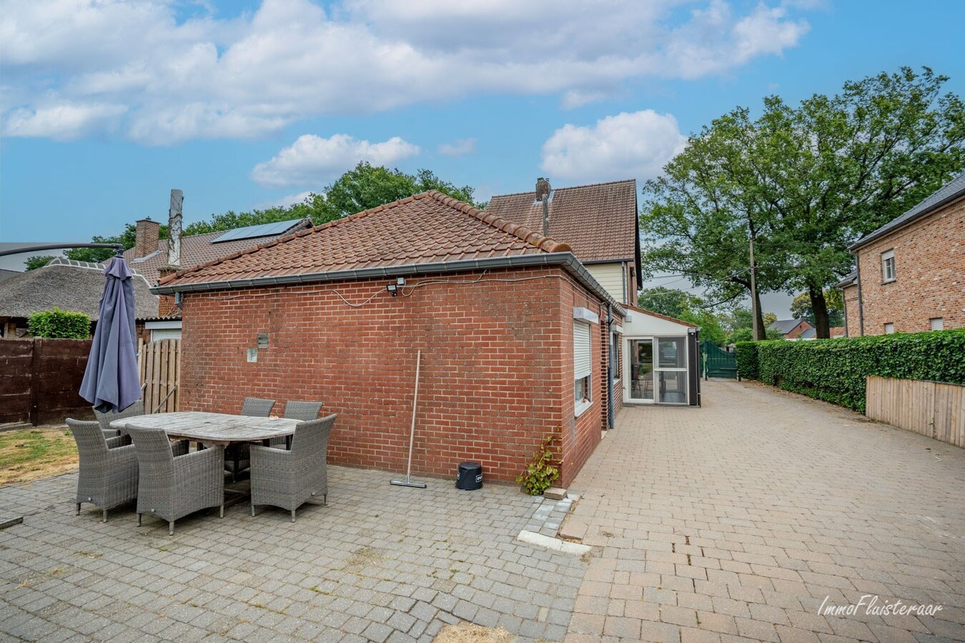 Gerieflijke woning met tuin, garage en 3 slaapkamers in Peer - gerenoveerd in 2021 - Energielabel C - perceeloppervlakte 11000.00 - bewoonbare oppervlakte 158.00 - EPC-waarde 246.00 