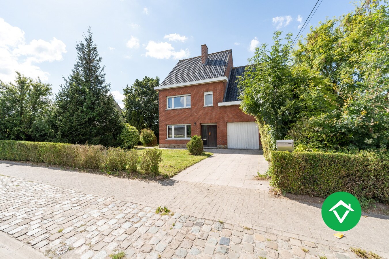 Instapklare woning met 3 slaapkamers en garage te Zarren 