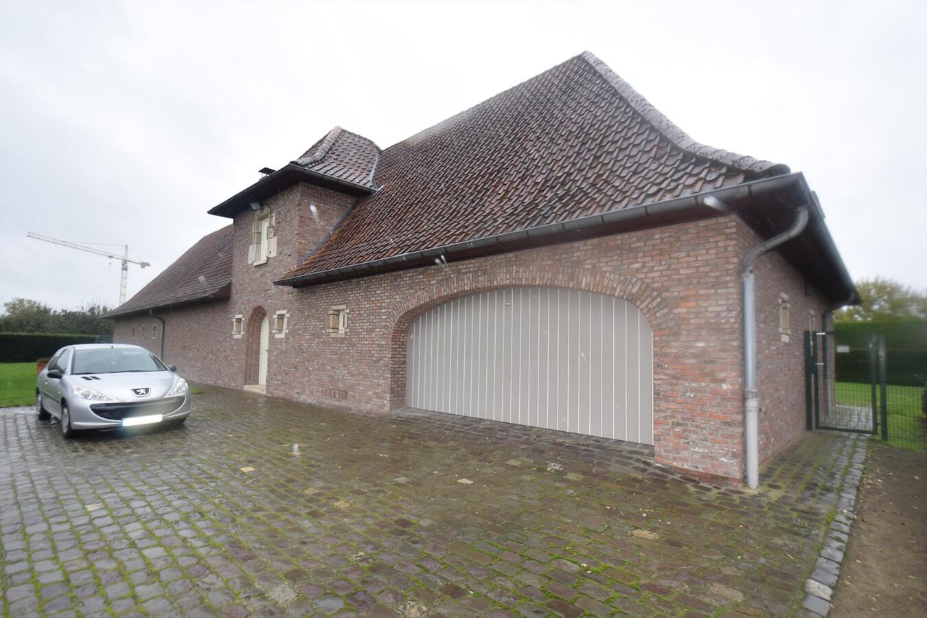 Ruime, stijlvolle villa op 21 are, vlot bereikbaar E17 (Kortrijk - Gent) 