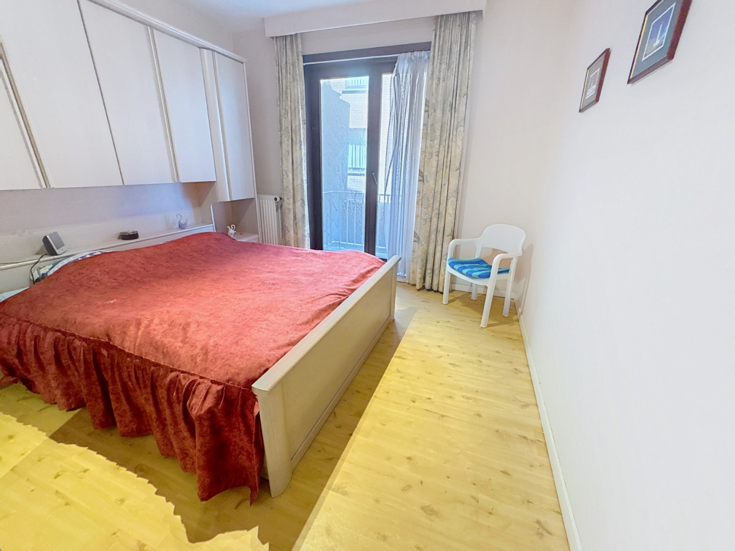 Ruim appartement gelegen aan de achterzijde van de Zeedijk 