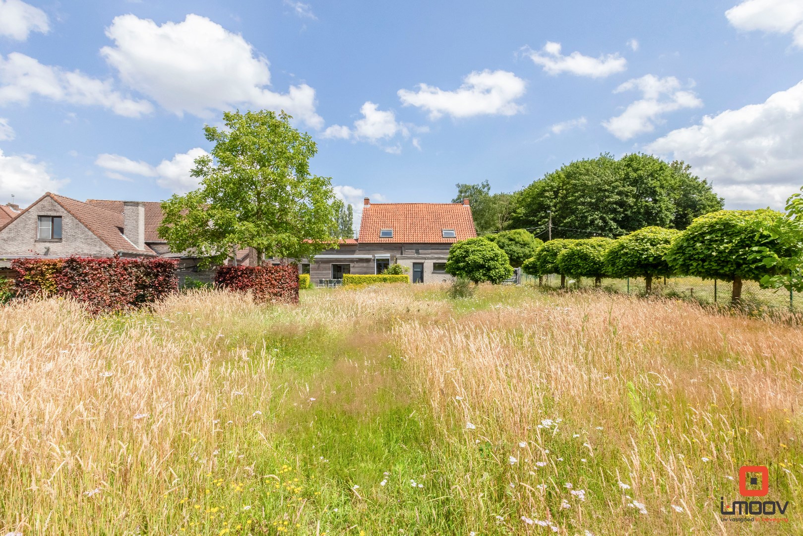 Ruime, landelijk gelegen, op te frissen woning met authentiek karakter en talloze mogelijkheden 