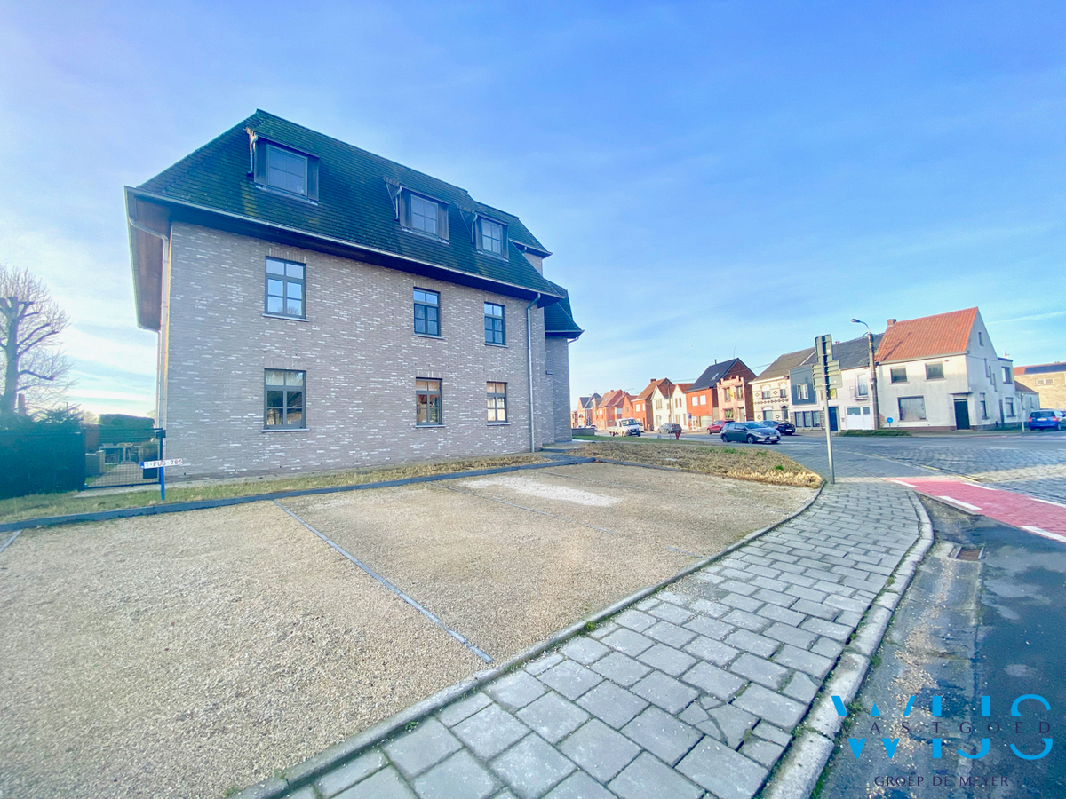 Instapklaar &#233;&#233;nslaapkamer appartement MET staanplaats te Evergem/Rieme ! 