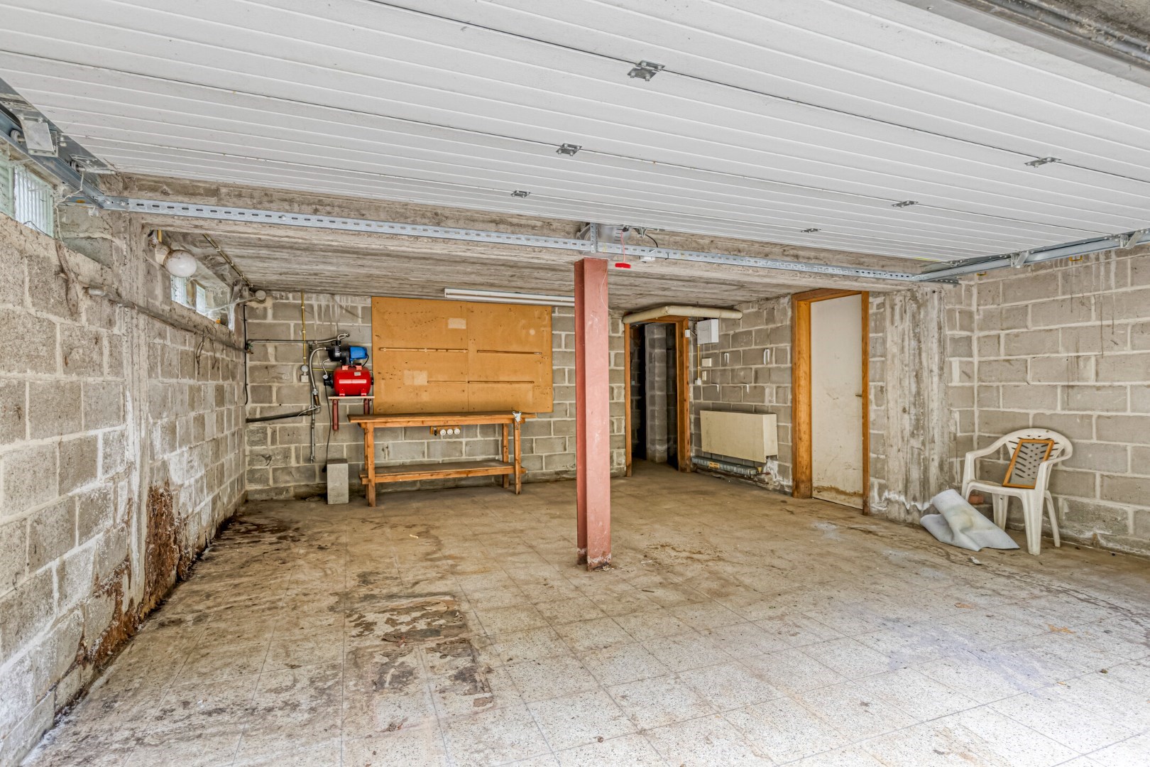 Ruime gezinswoning met 5 slaapkamers, praktijkruimte en dubbele garage in Kessel-Lo – EPC 337 kWh/m&#178; – bewoonbare oppervlakte ca. 301 m&#178; 