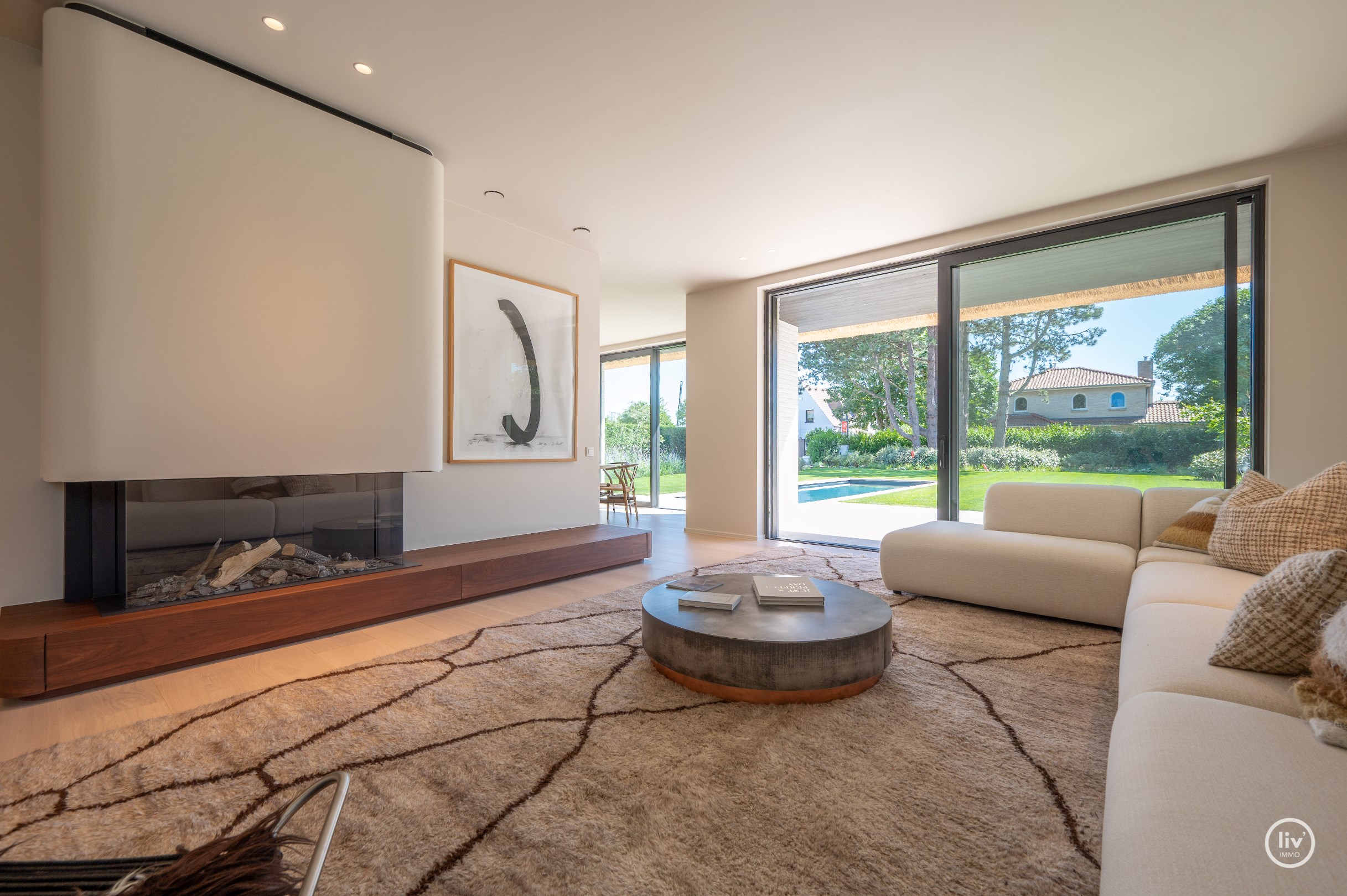 Journ&#233;e portes ouvertes samedi 4/07 de 14h &#224; 16h. Villa neuve exclusive avec piscine et jardin orient&#233; sud sur un grand terrain de 1.071m2. 
