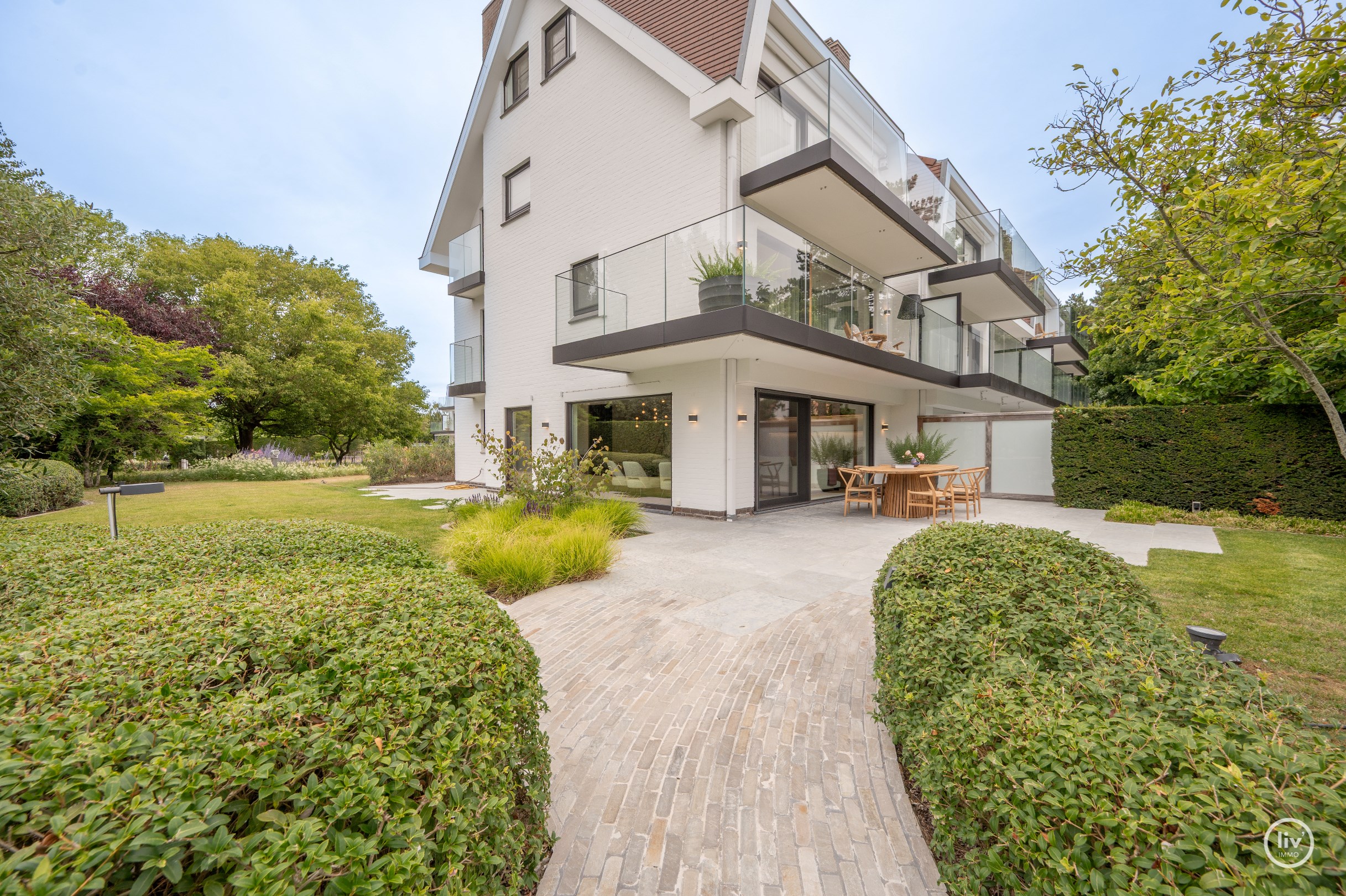 Magnifiek tuinappartement met zonovergoten tuin in het hart van het Zoute. 