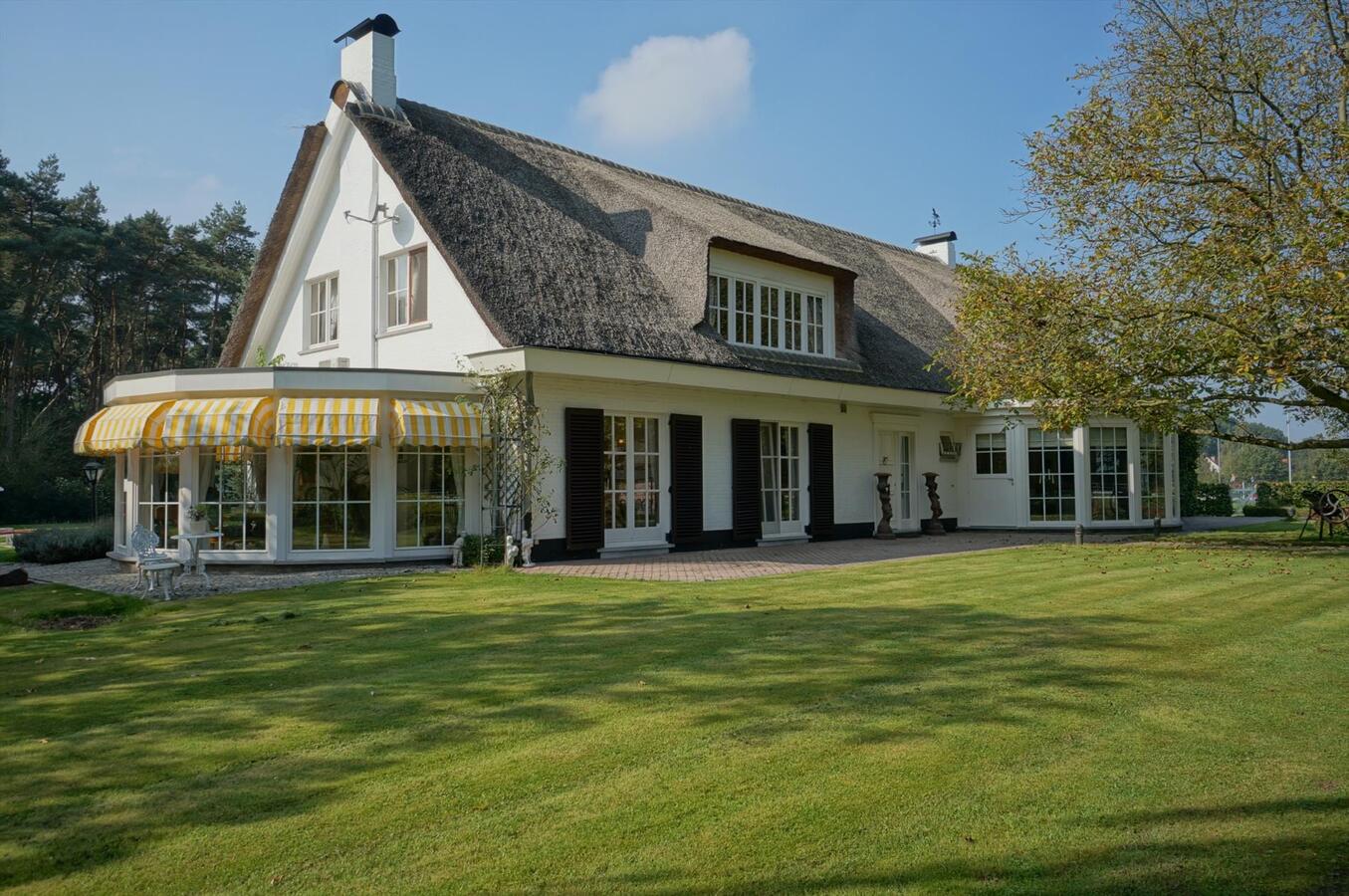 Exclusieve eigendom met binnenpiste op ca. 3,5 ha te WESTMALLE 