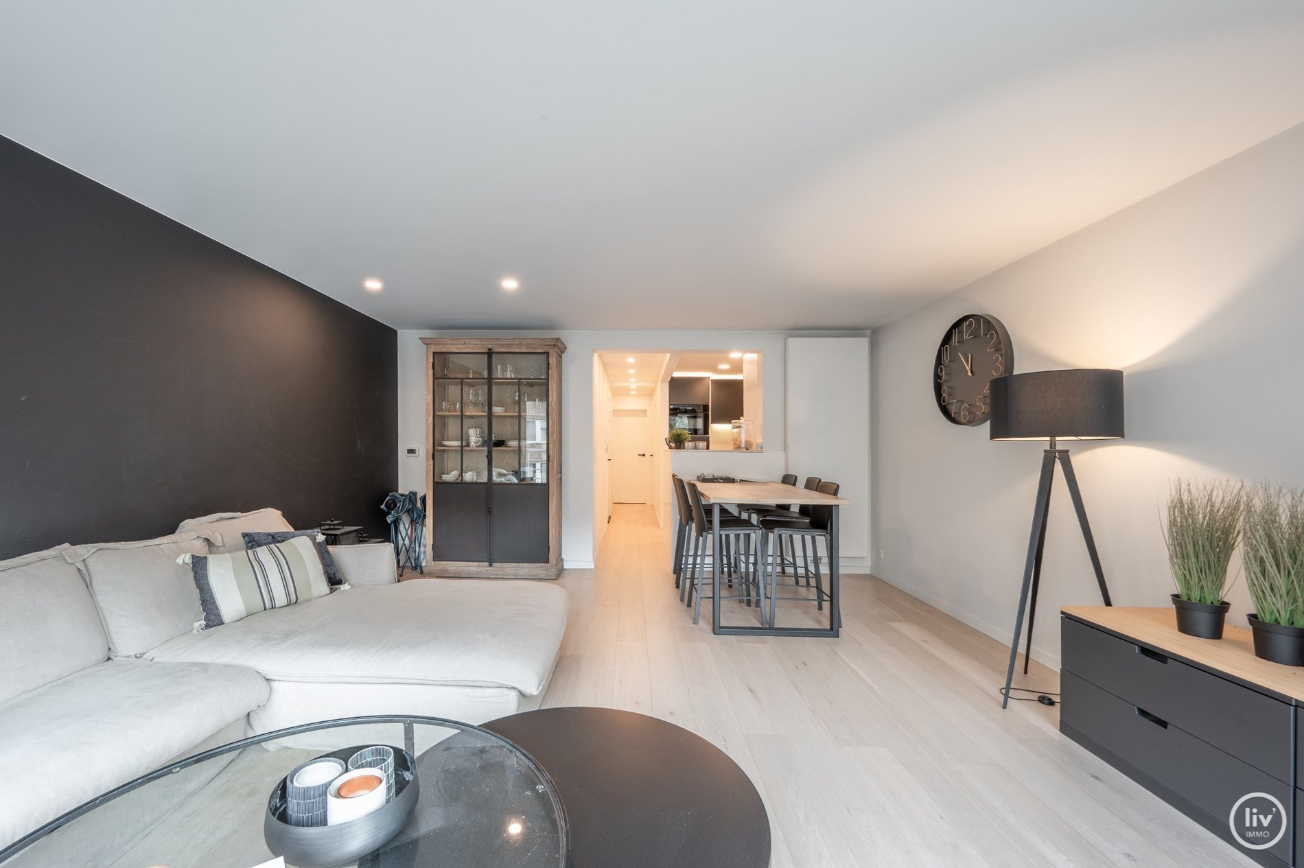 Bel appartement r&#233;nov&#233;, du c&#244;t&#233; ensoleill&#233; de l&#39;avenue Lippens, &#224; proximit&#233; de la plage. 