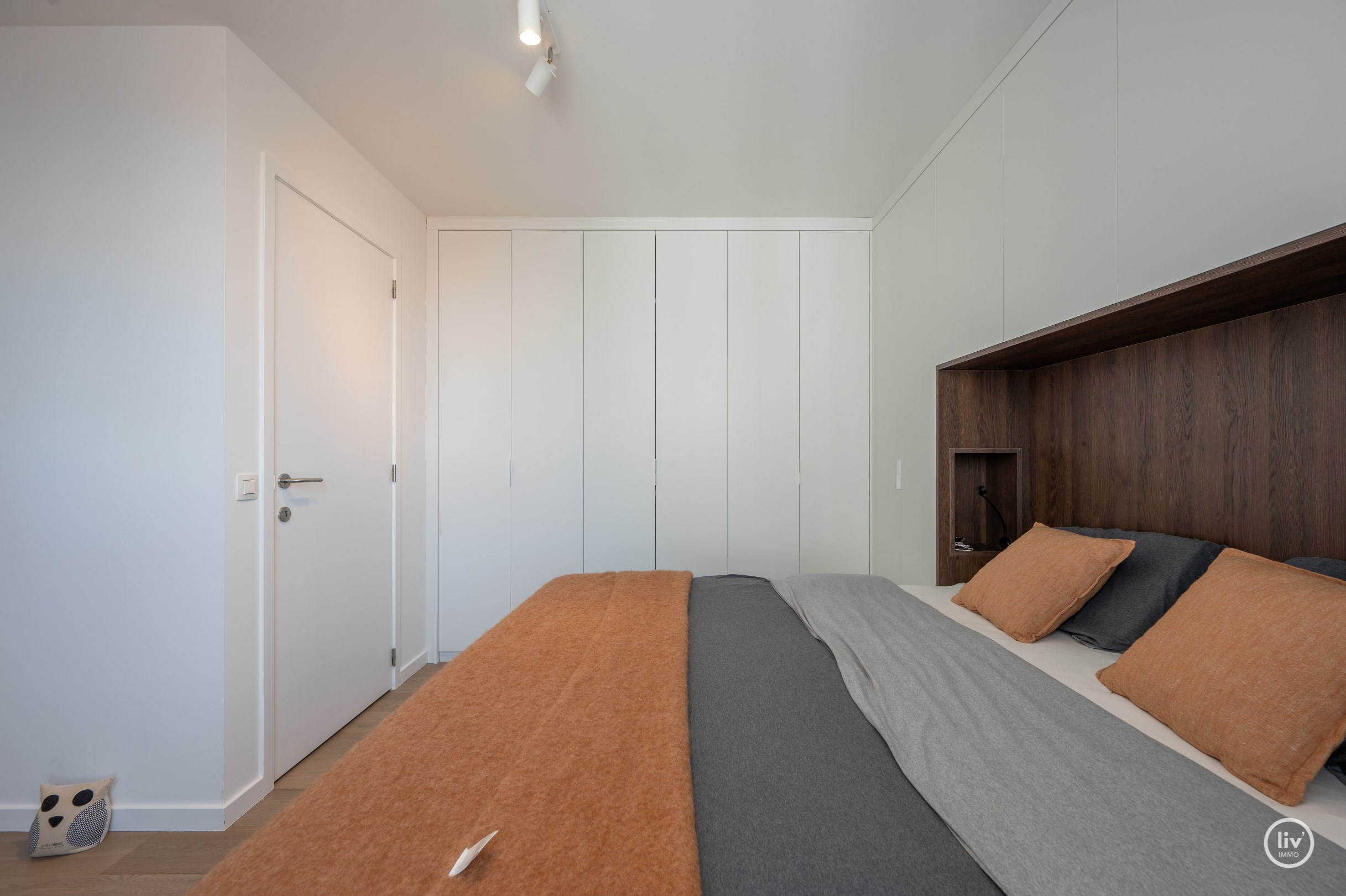 Appartement pr&#234;t &#224; emm&#233;nager (2021) avec vue d&#233;gag&#233;e sur la rue de Knokke, &#224; distance de marche de la digue de l&#39;Albertstrand. 