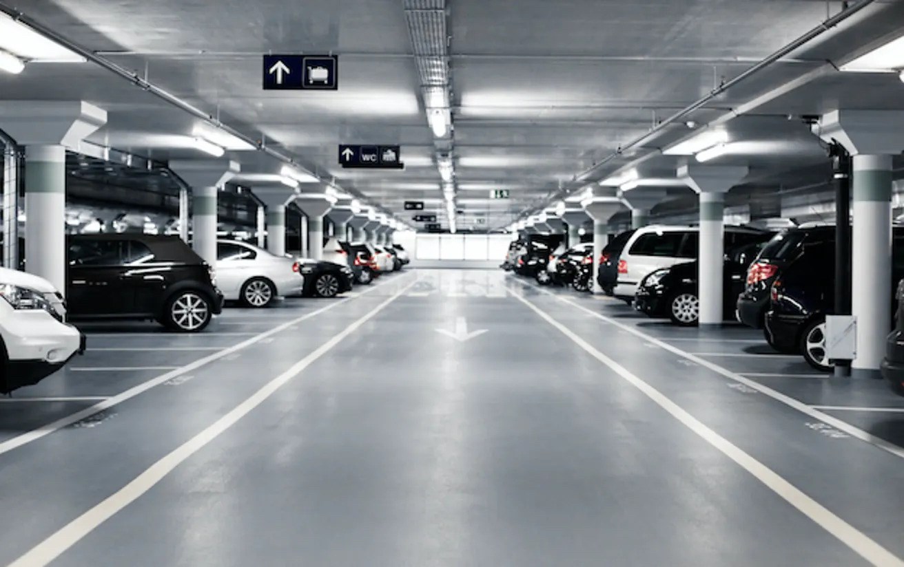 Praktische parkeerplaatsen te koop in hotel Ibis te Zeebrugge 