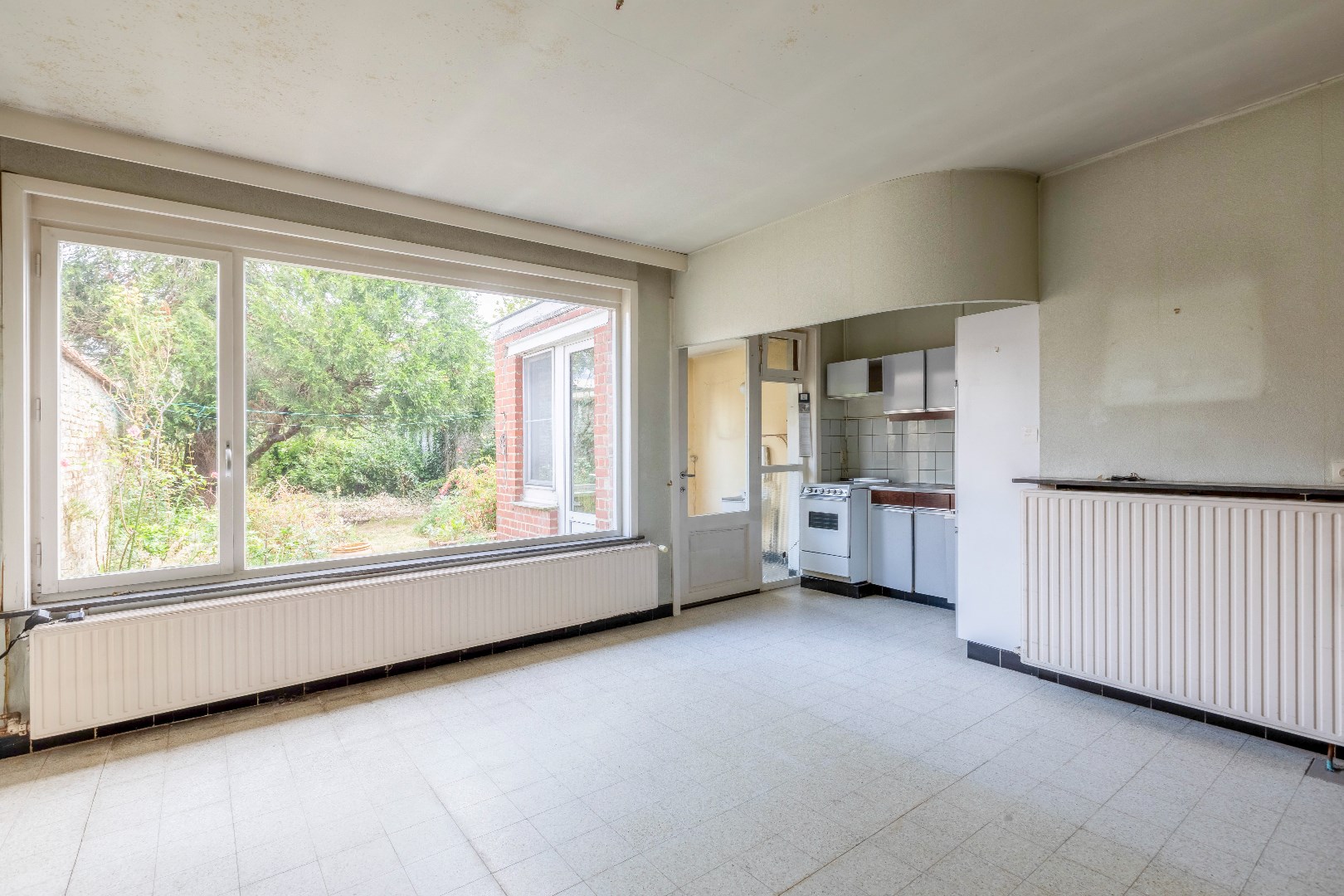 Te renoveren handelspand in het centrum van Ledeberg 