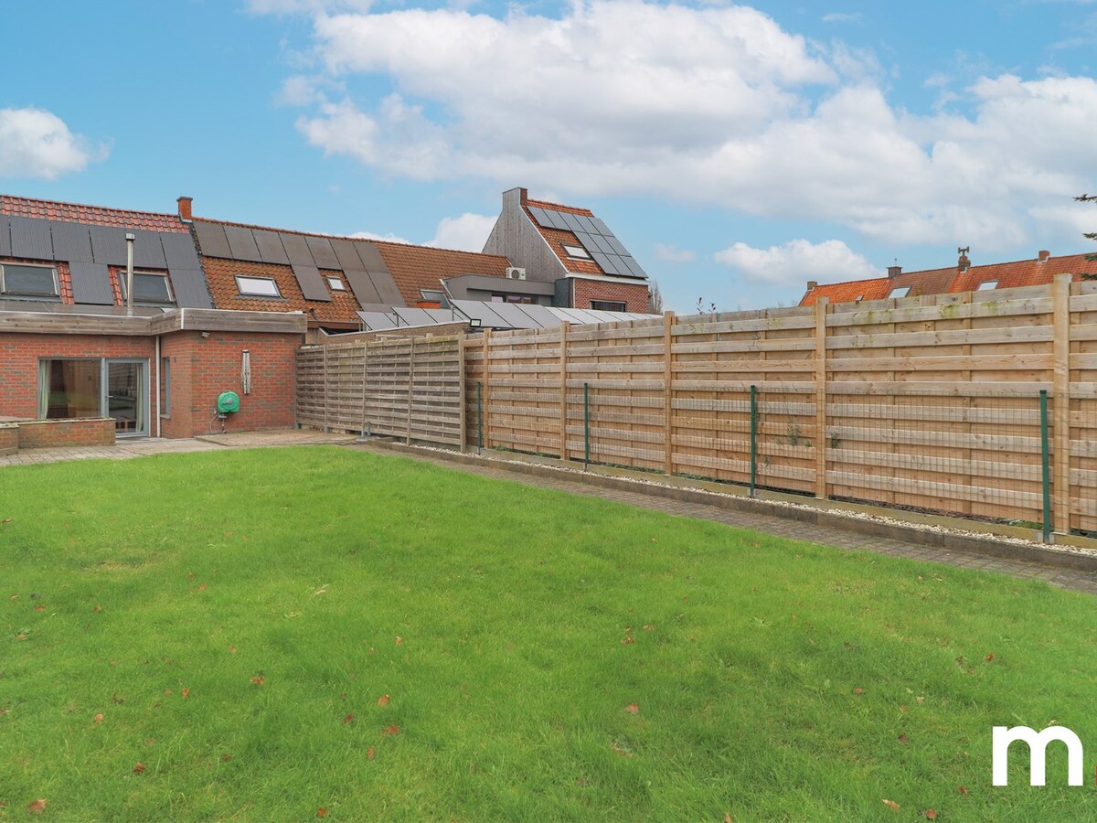 Instapklare woning te Bissegem met zonnige grote tuin! 