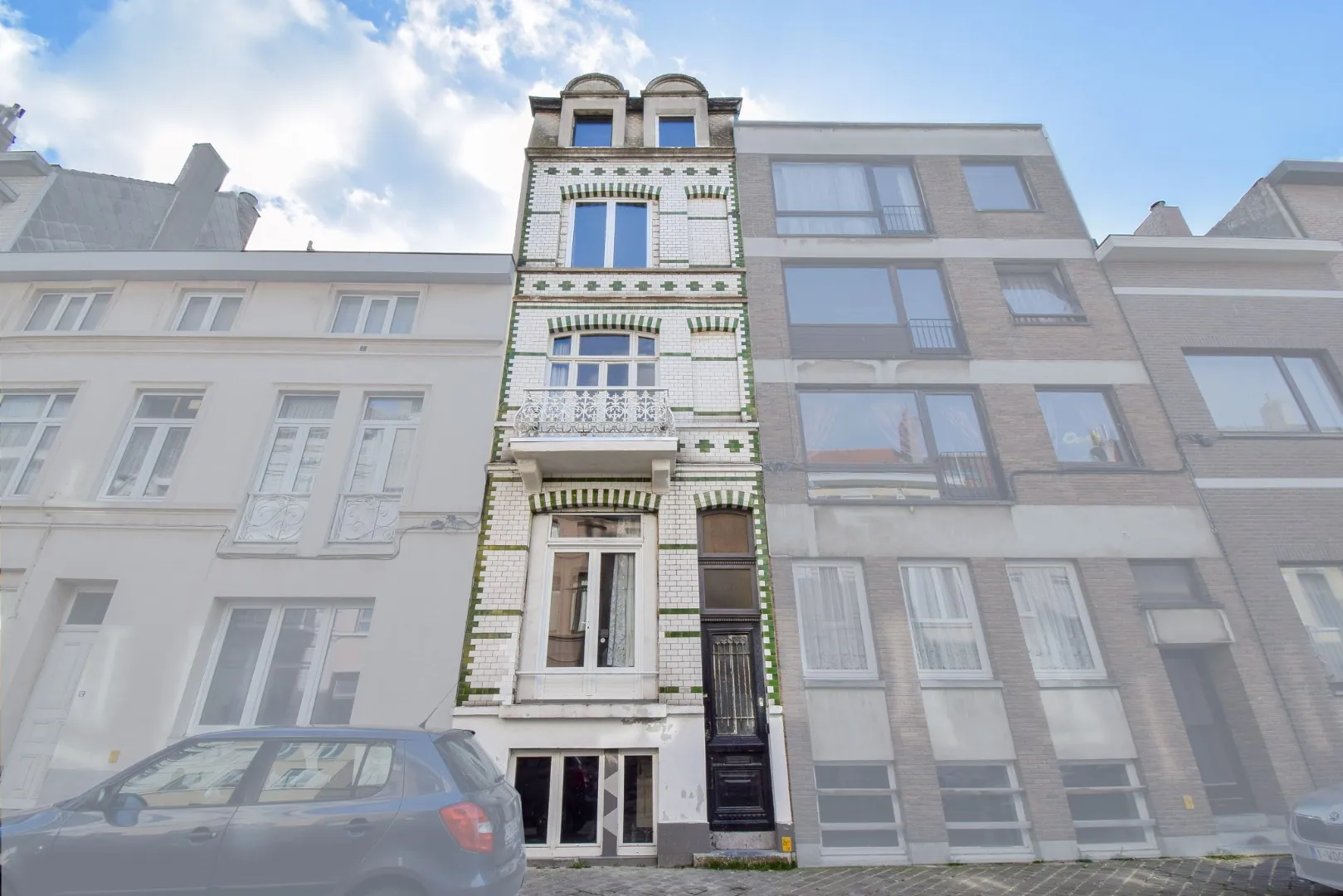 Te renoveren herenwoning op gunstige ligging te Oostende