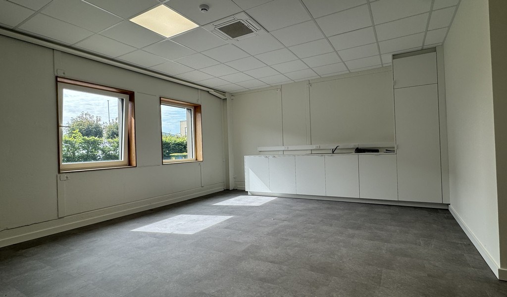 Gerenoveerde kantoren te huur vlakbij afrit E40/R4 in Merelbeke