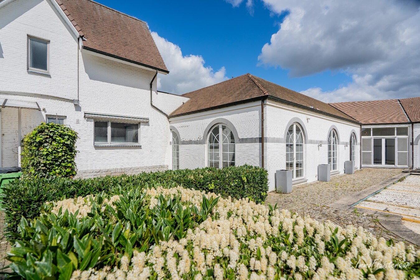 Propri&#233;t&#233; unique avec deux spacieuses maisons sur un terrain d&#39;environ 35 ares &#224; Bilzen. 