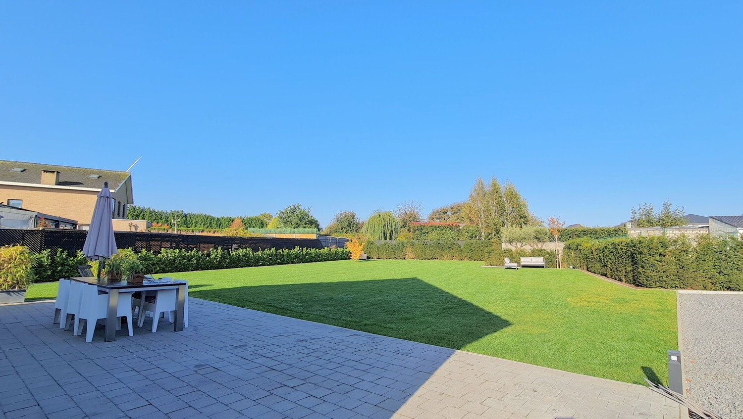 Bungalow met zongerichte tuin op perceel van 1350 m&#178; 