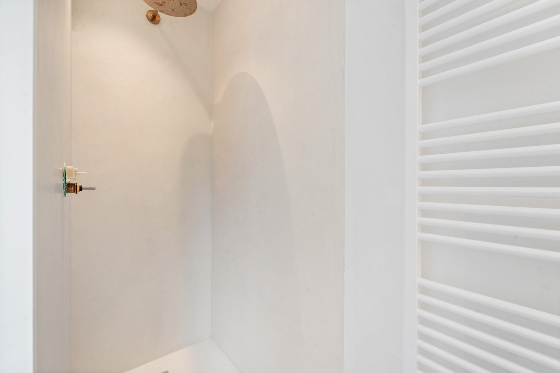 Appartement enti&#232;rement r&#233;nov&#233; b&#233;n&#233;ficiant d&#39;une vue panoramique sur la digue de Duinbergen ! (possibilit&#233; d&#39;achat d&#39;un garage) 
