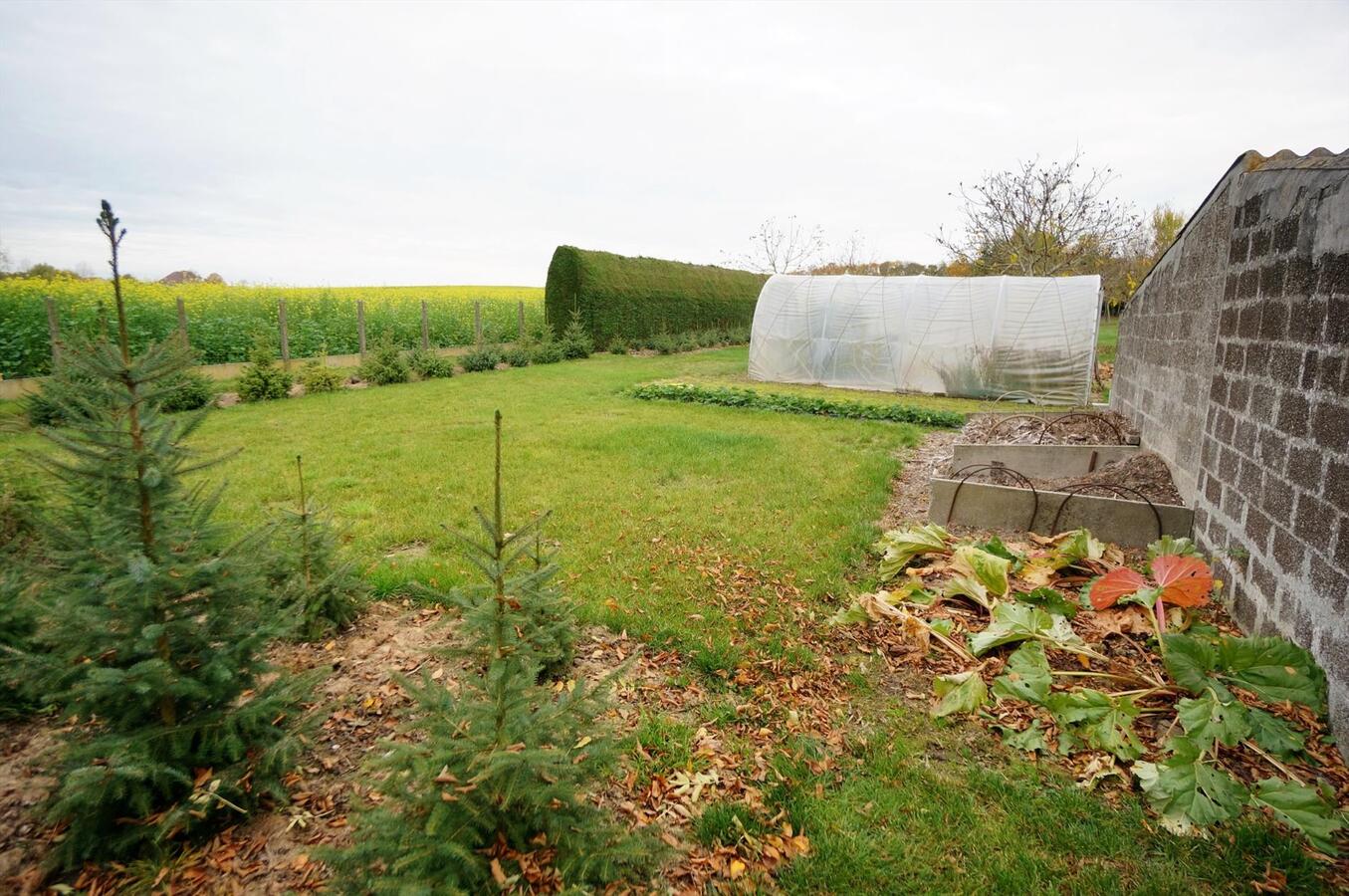 Woning op ca. 0,8 ha grond met prachtig uitzicht op het landschap te Lubbeek. 