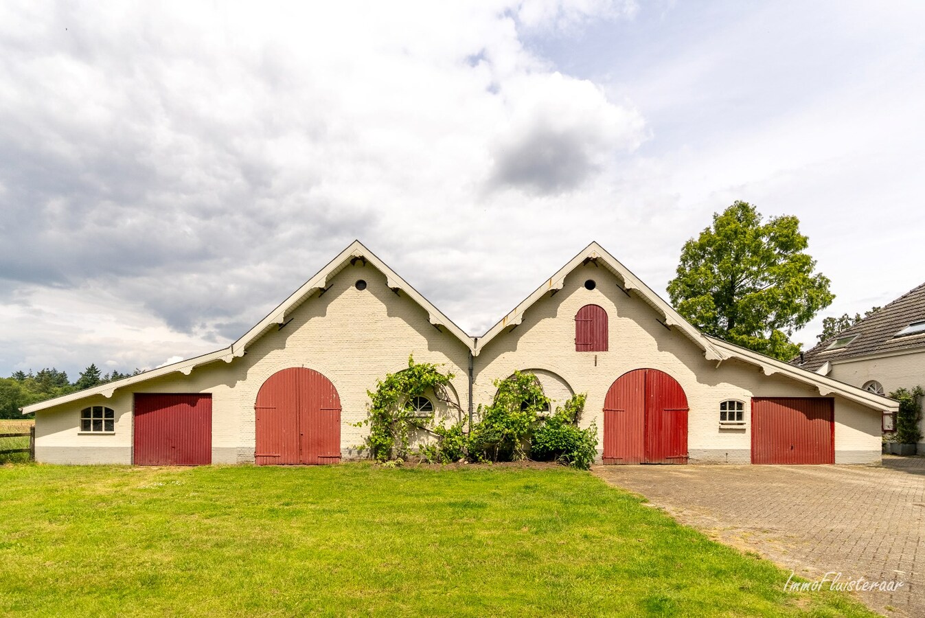 Maison de campagne authentique avec grand b&#226;timent de &#233;curie et des prairies sur environ 1 hectare &#224; Weelde (Optionnellement, possibilit&#233; d&#39;acheter une prairie d&#39;environ 1 hectare en plus) 