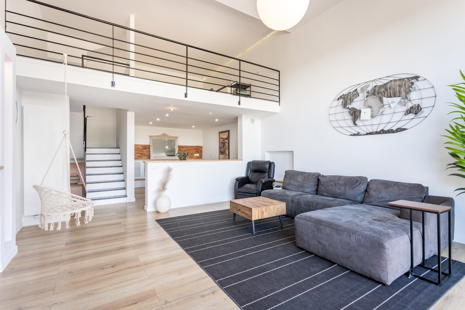 Ruime en energiezuinige (EPC A) woning met 5 slaapkamers, bureau, garage en tuin 