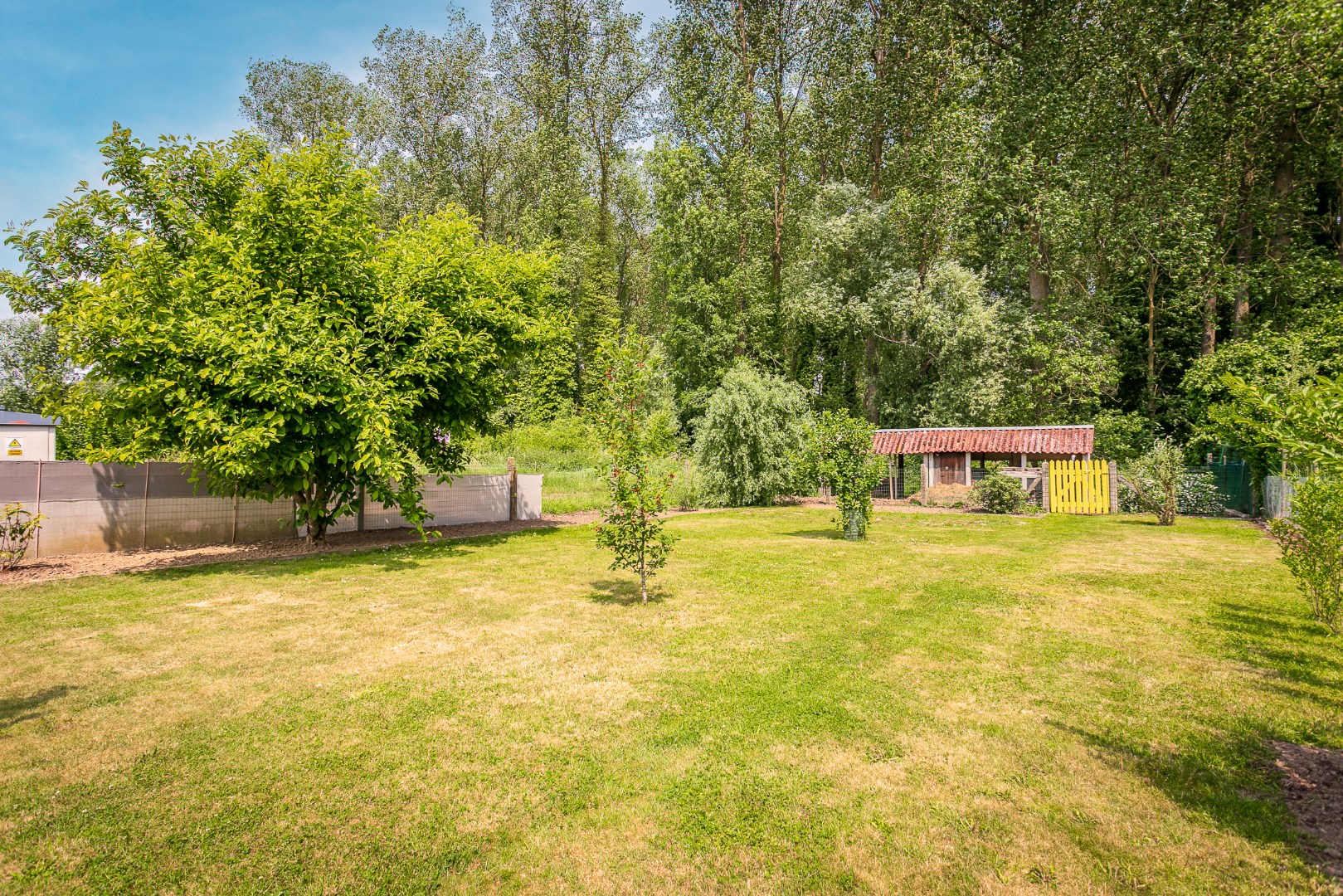 Ruime 4-gevelwoning met 3 slaapkamers, garage en uitbreidingsmogelijkheden (mog. extra slaapkamers,/hobby- of werkruimte) op 9a 39ca 