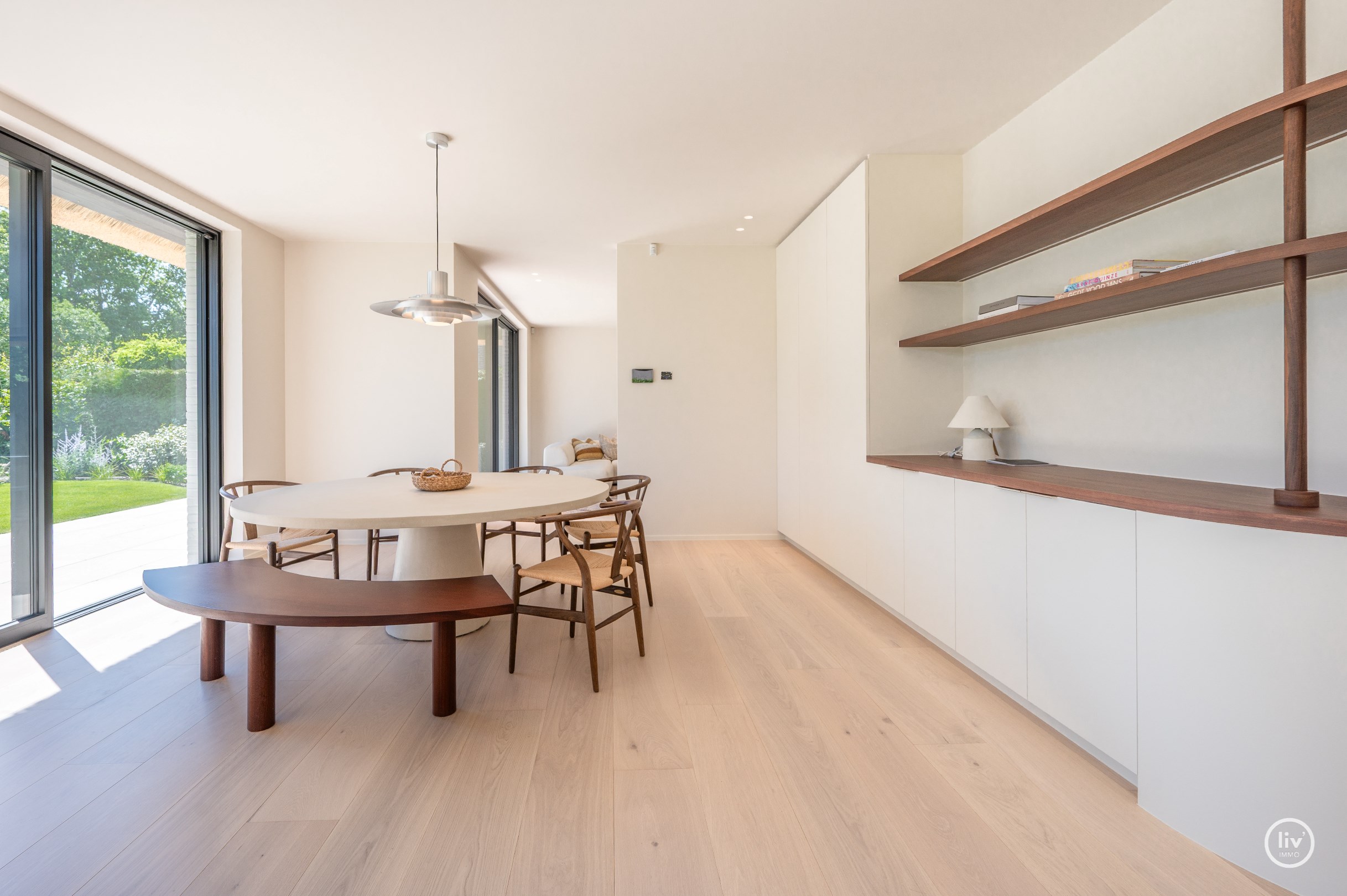Journ&#233;e portes ouvertes samedi 4/07 de 14h &#224; 16h. Villa neuve exclusive avec piscine et jardin orient&#233; sud sur un grand terrain de 1.071m2. 