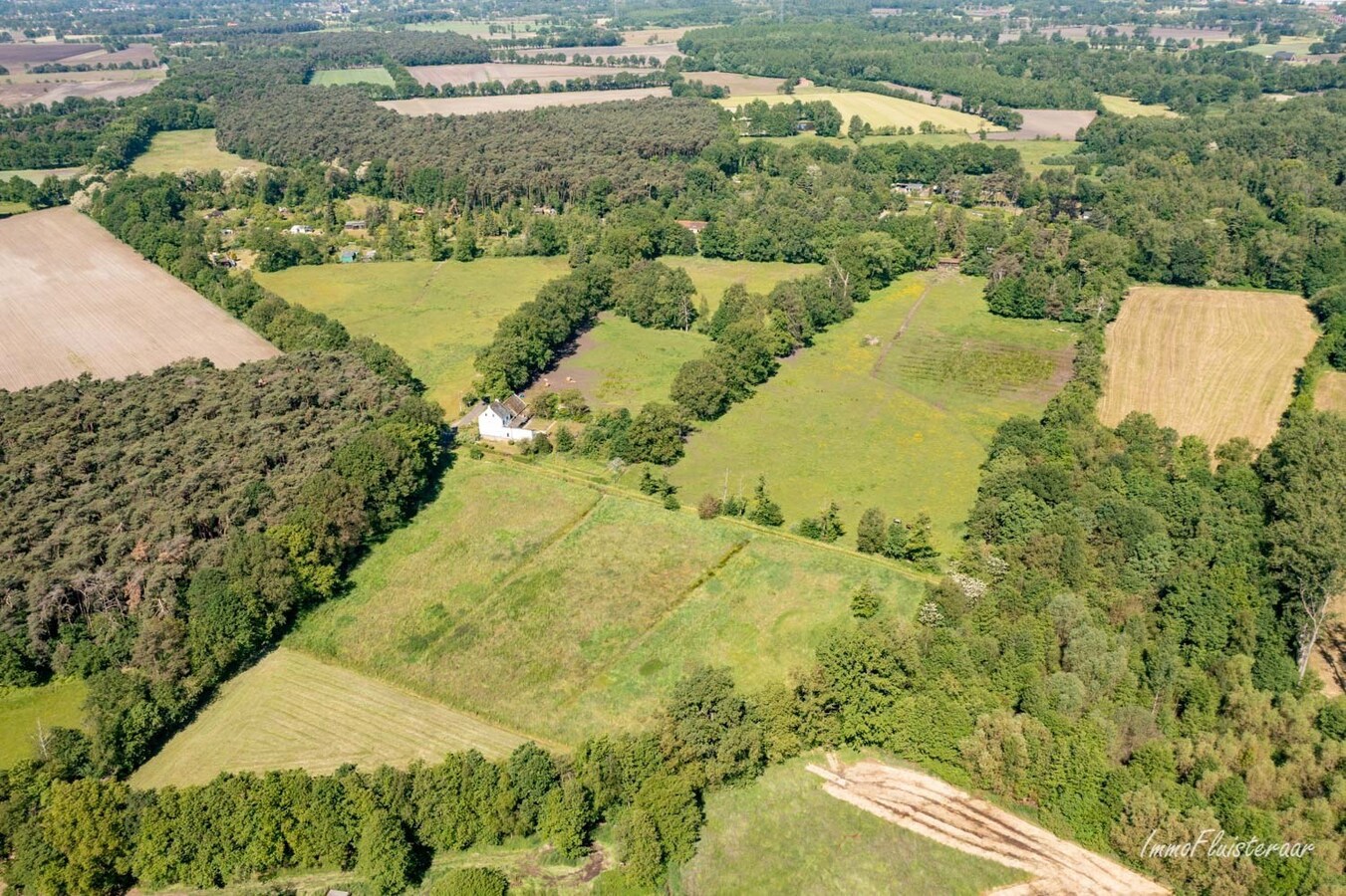 Hoeve op een uitzonderlijke locatie op ca. 5ha te Ham 